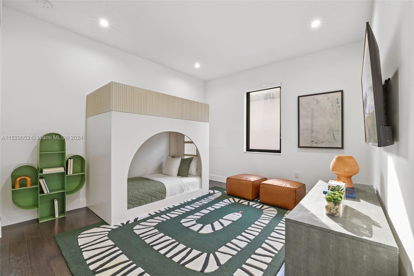 DOWNTOWN DORAL SOUTH PHAS - Residential