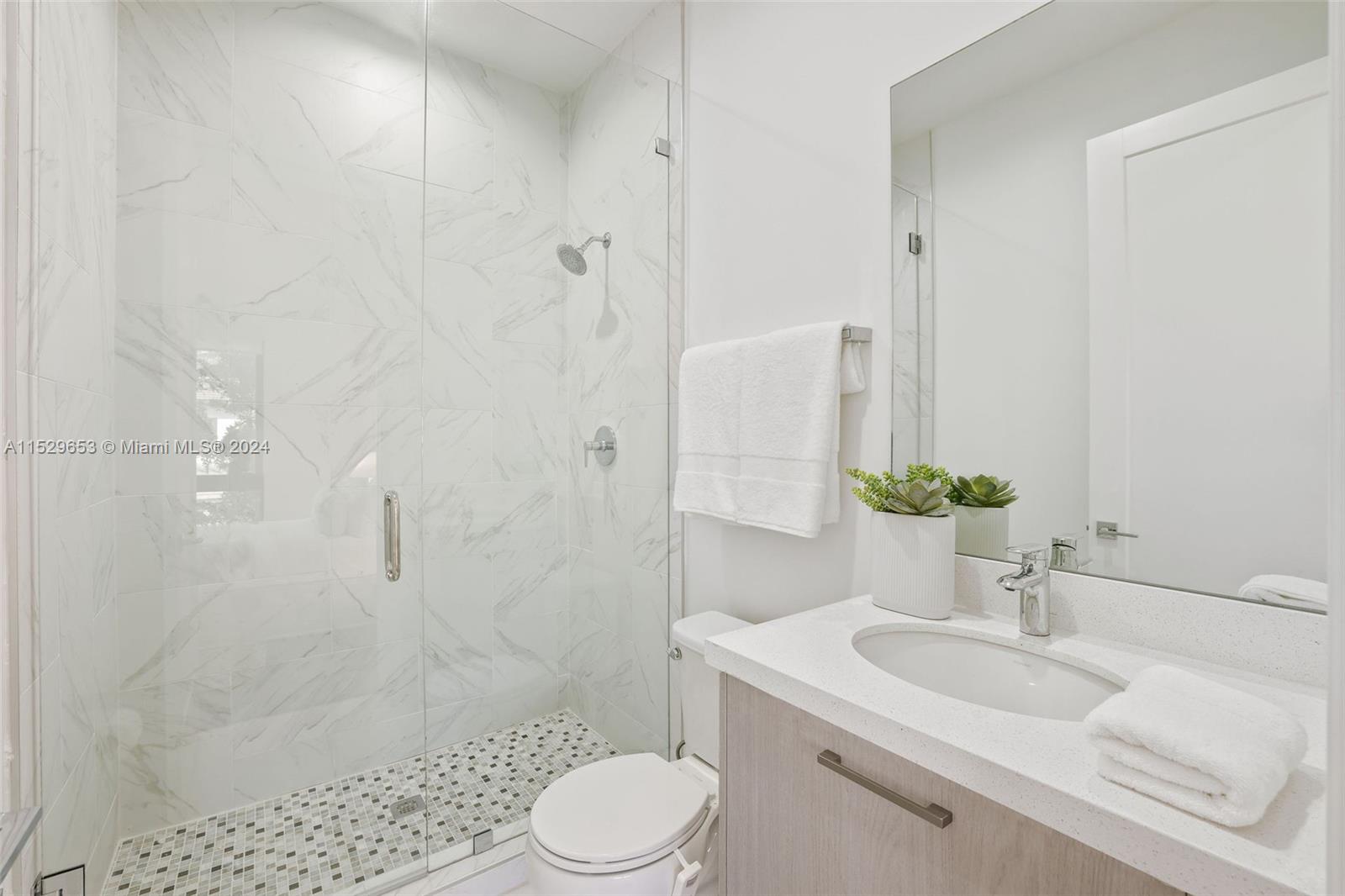 DOWNTOWN DORAL SOUTH PHAS - Residential