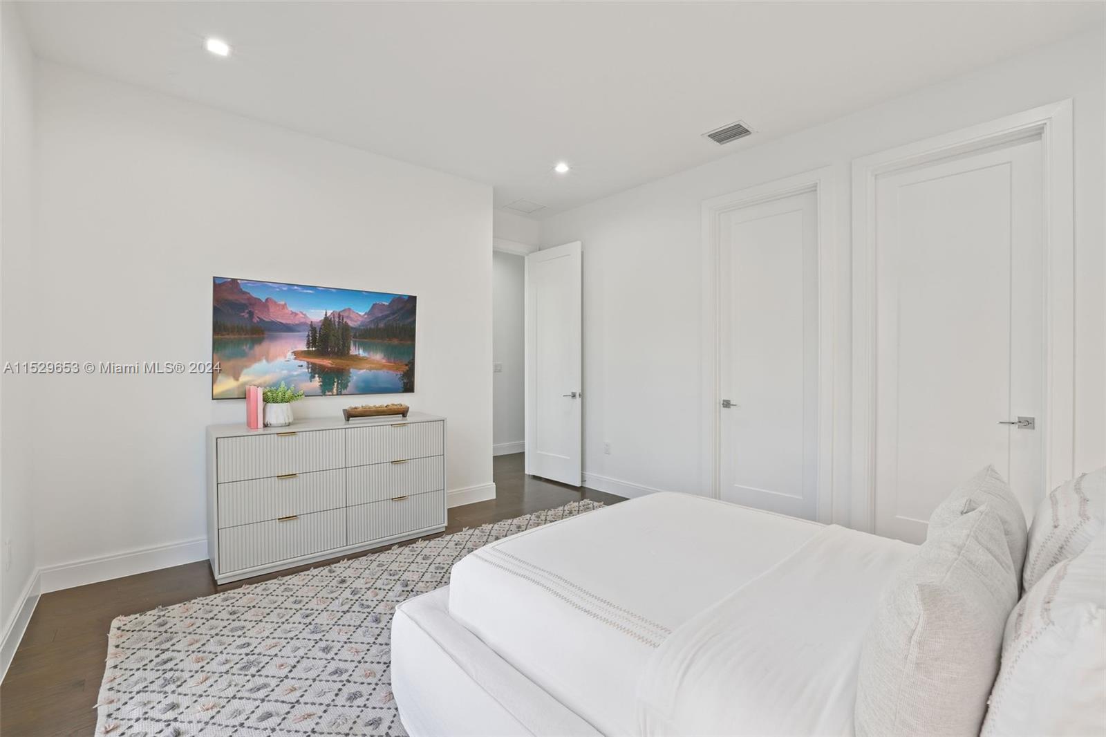 DOWNTOWN DORAL SOUTH PHAS - Residential