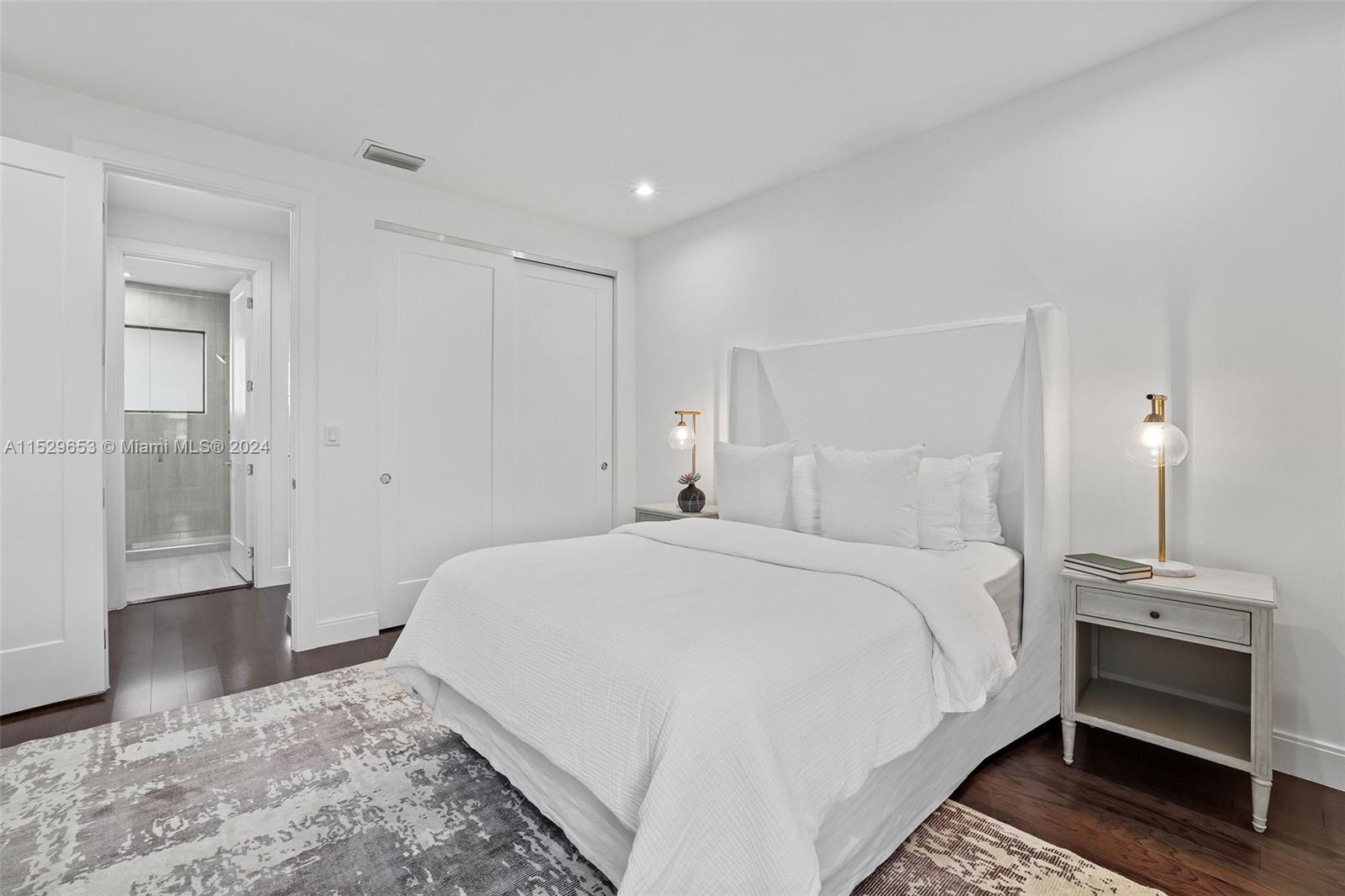 DOWNTOWN DORAL SOUTH PHAS - Residential