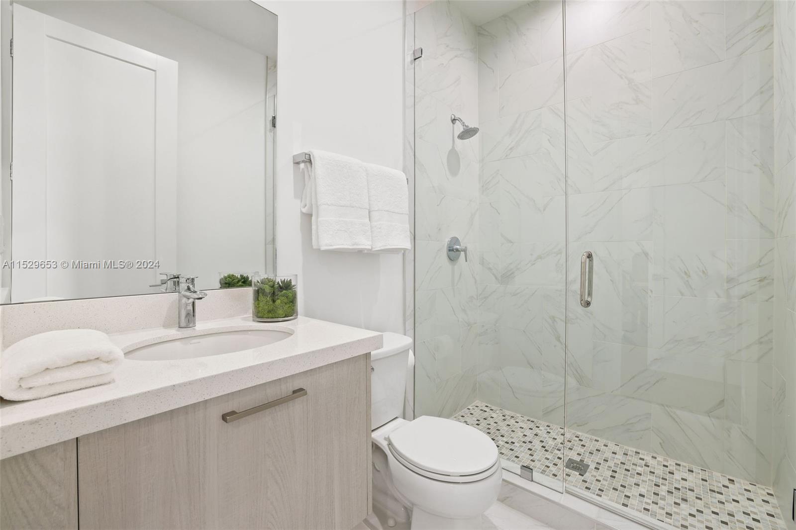 DOWNTOWN DORAL SOUTH PHAS - Residential