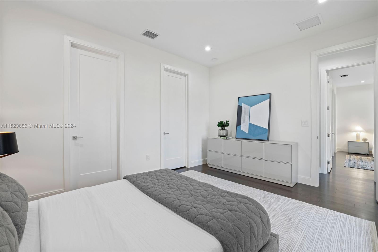 DOWNTOWN DORAL SOUTH PHAS - Residential