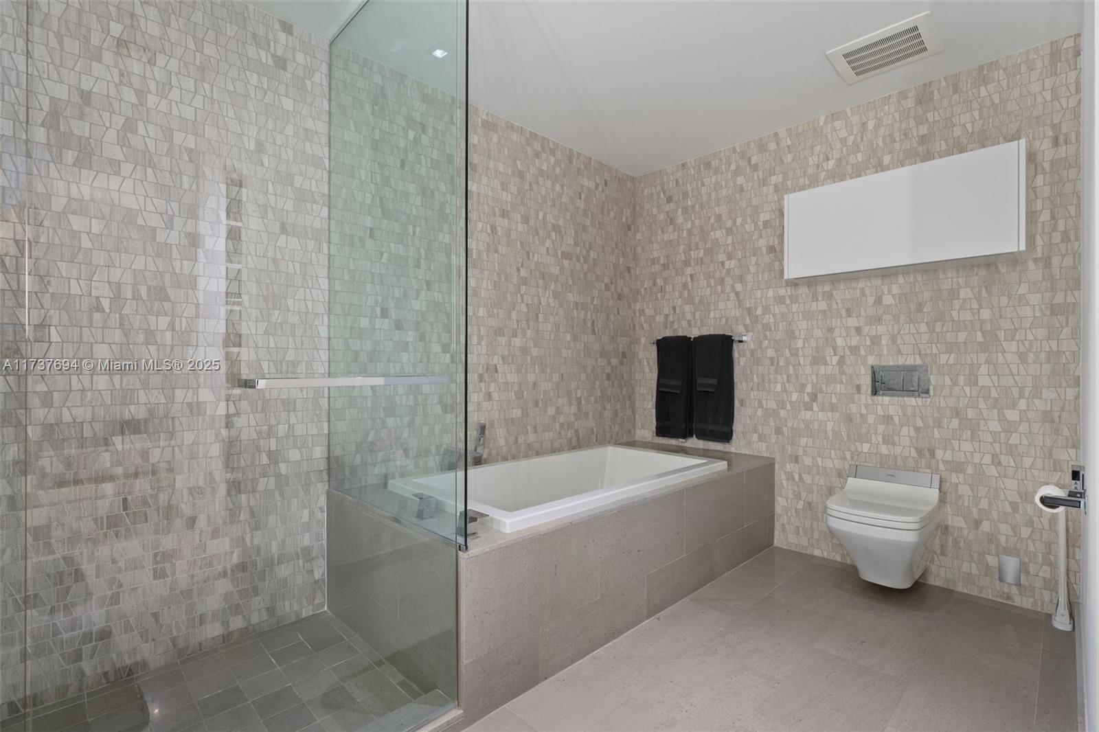 RISE CONDO - Residential