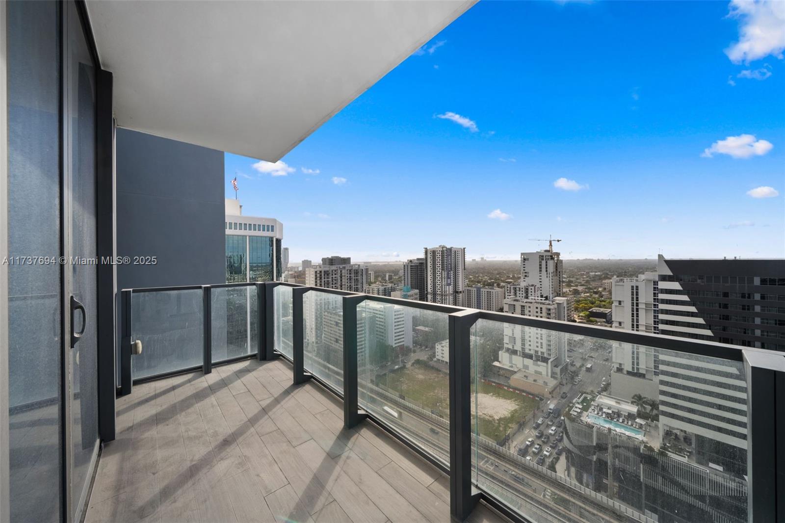 RISE CONDO - Residential