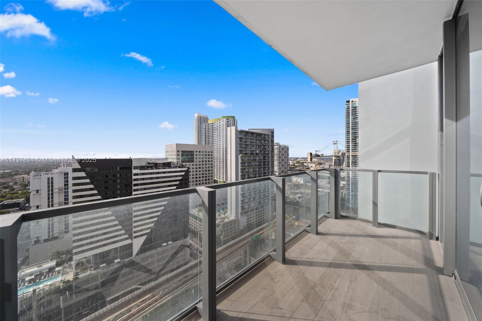 RISE CONDO - Residential