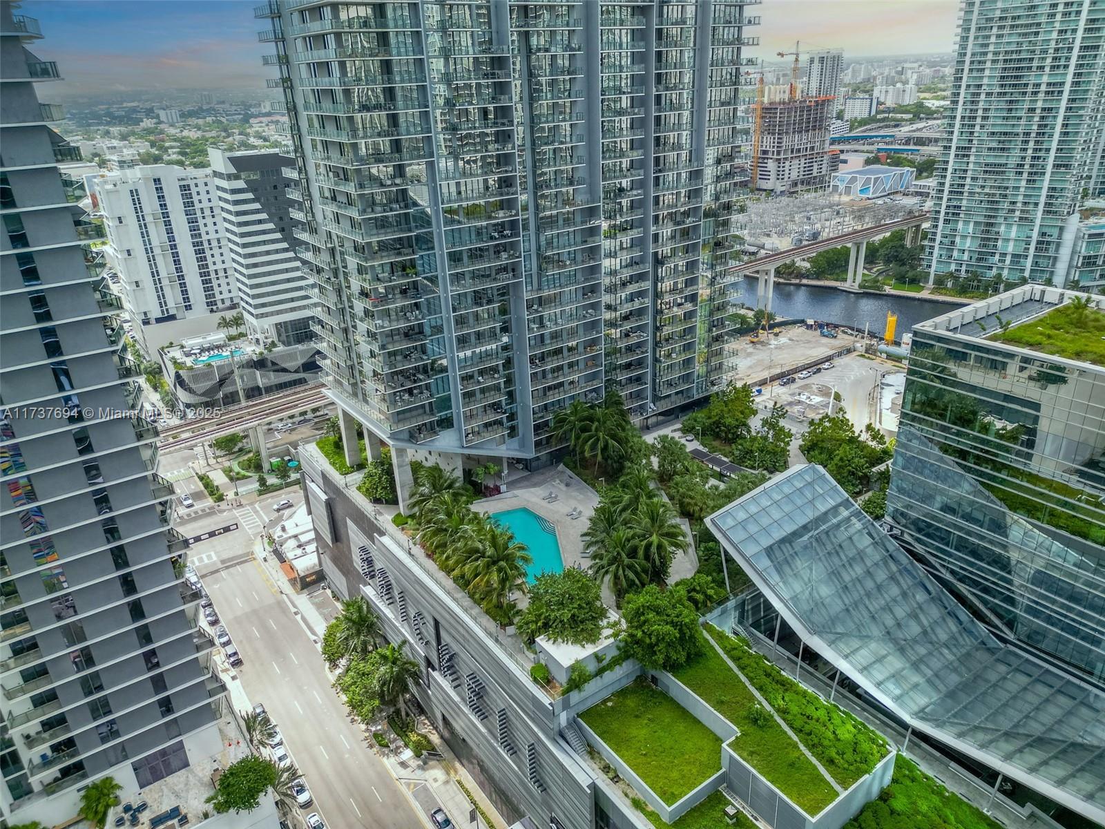 RISE CONDO - Residential