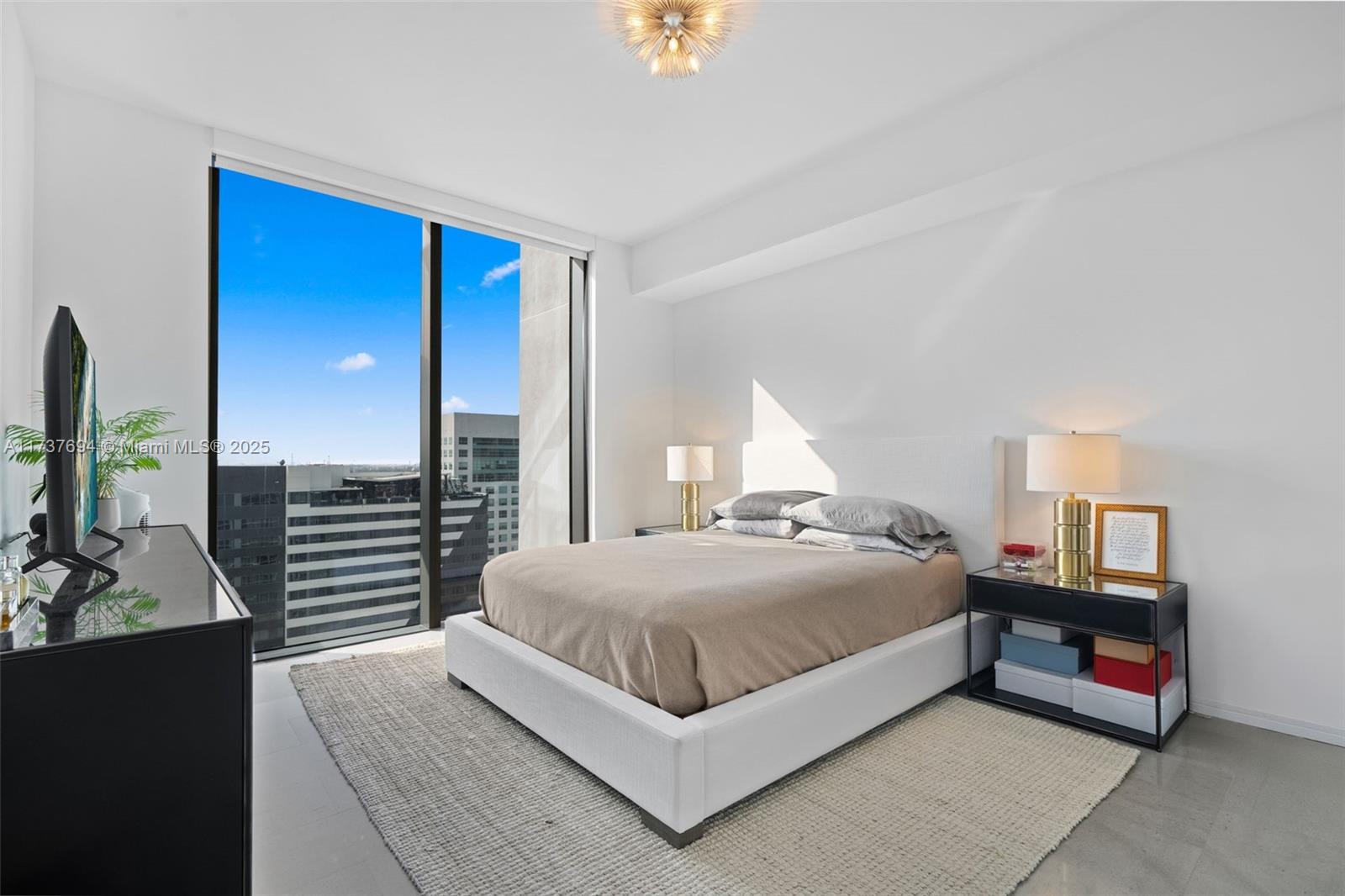 RISE CONDO - Residential