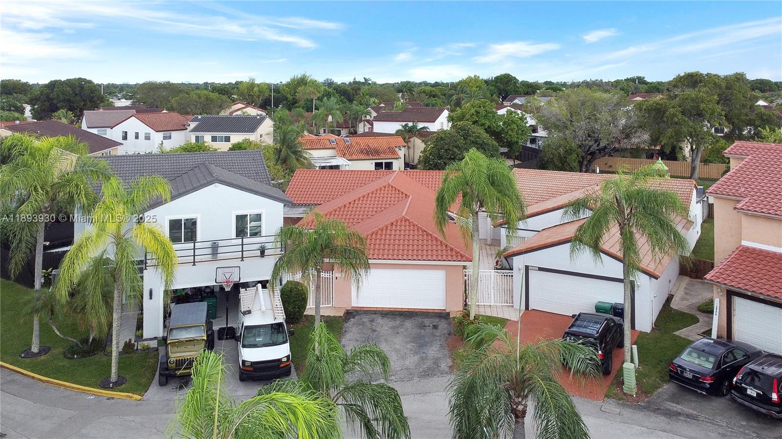 TAMIAMI LAKES SEC 5 - Residential