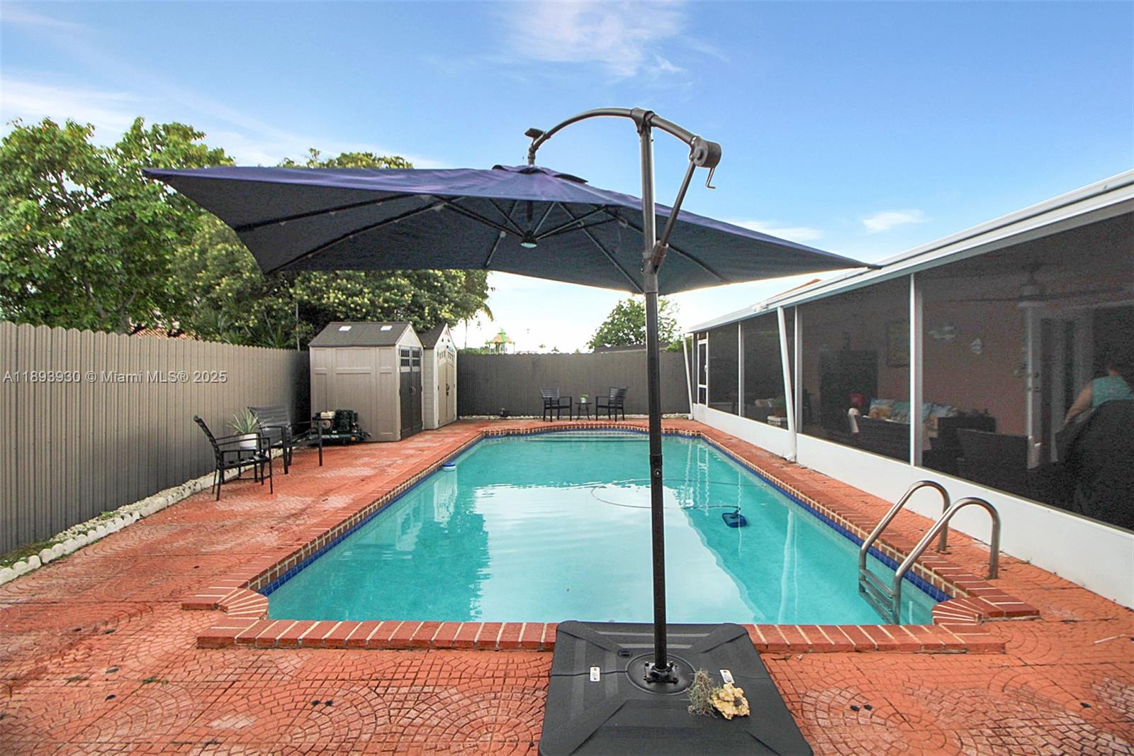 TAMIAMI LAKES SEC 5 - Residential