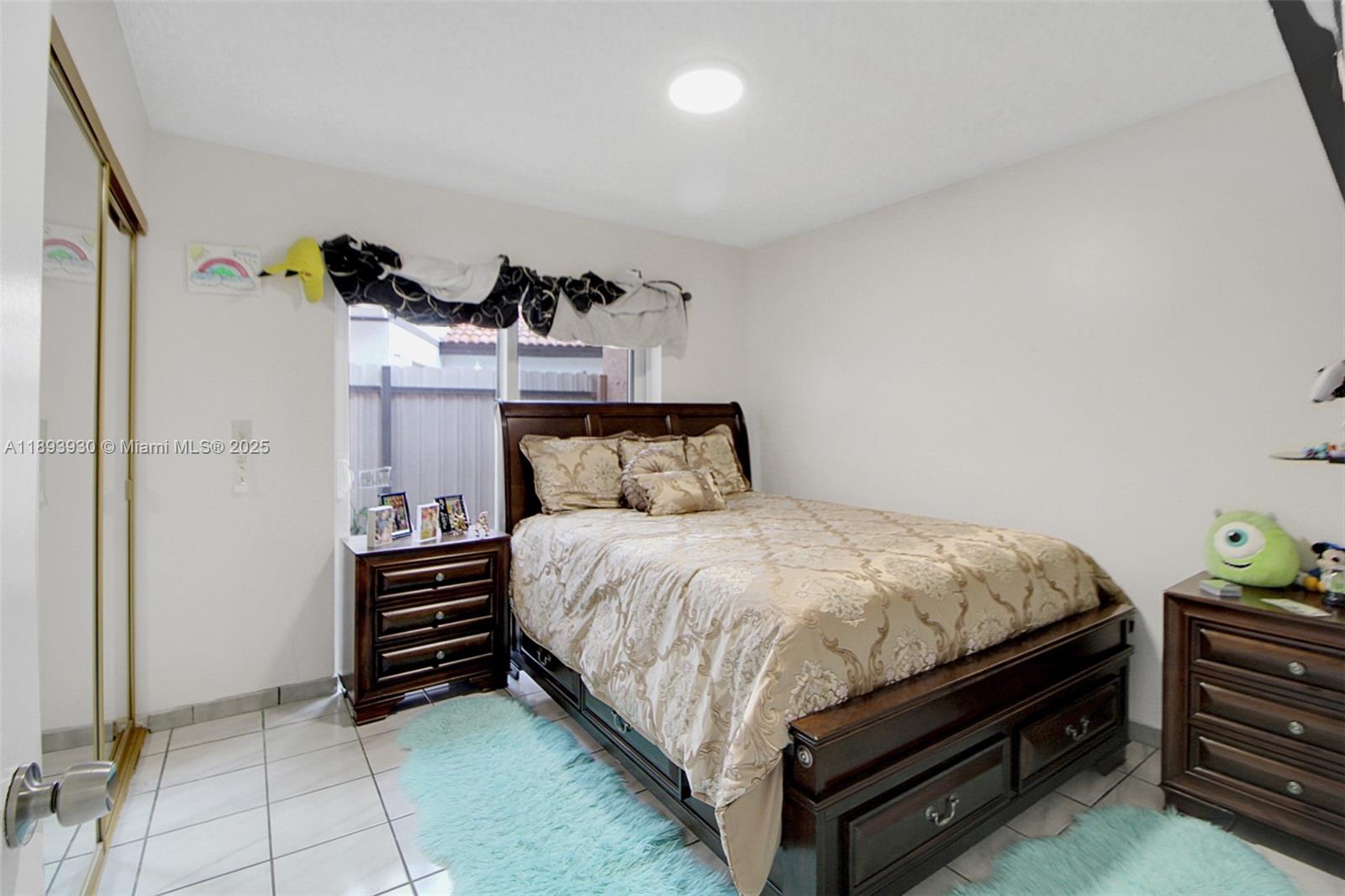 TAMIAMI LAKES SEC 5 - Residential