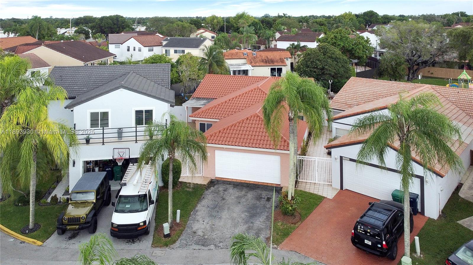 TAMIAMI LAKES SEC 5 - Residential