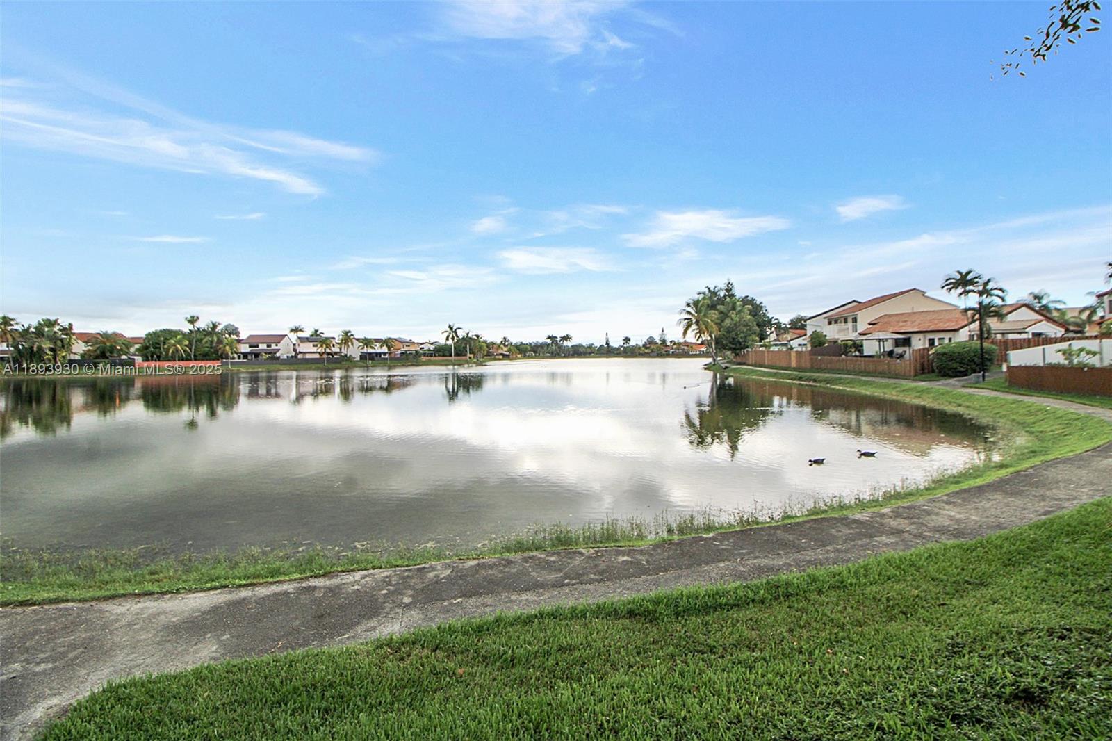 TAMIAMI LAKES SEC 5 - Residential