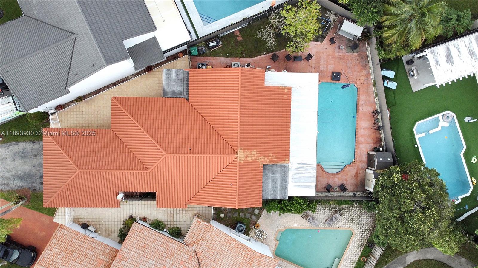 TAMIAMI LAKES SEC 5 - Residential