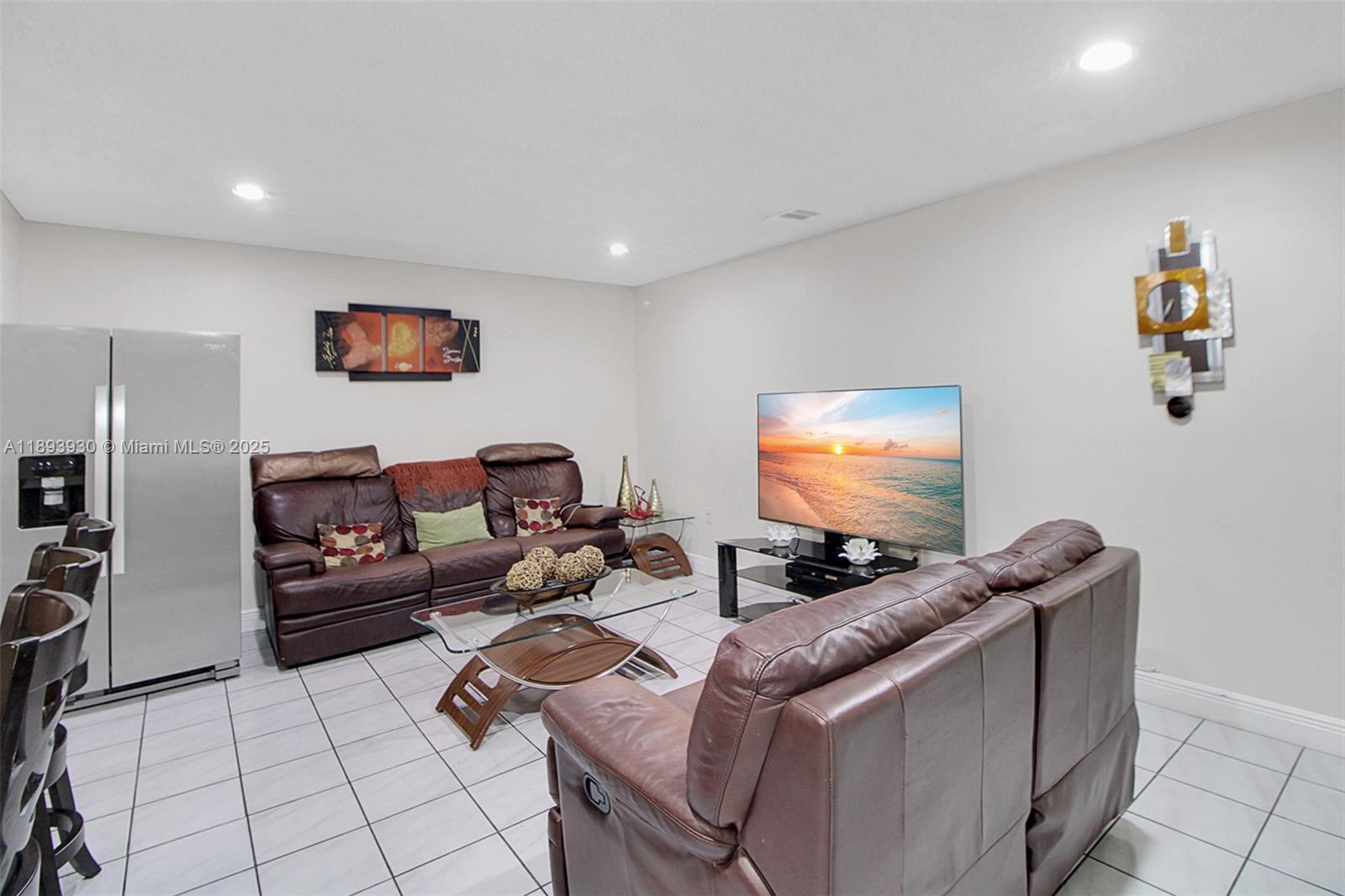 TAMIAMI LAKES SEC 5 - Residential