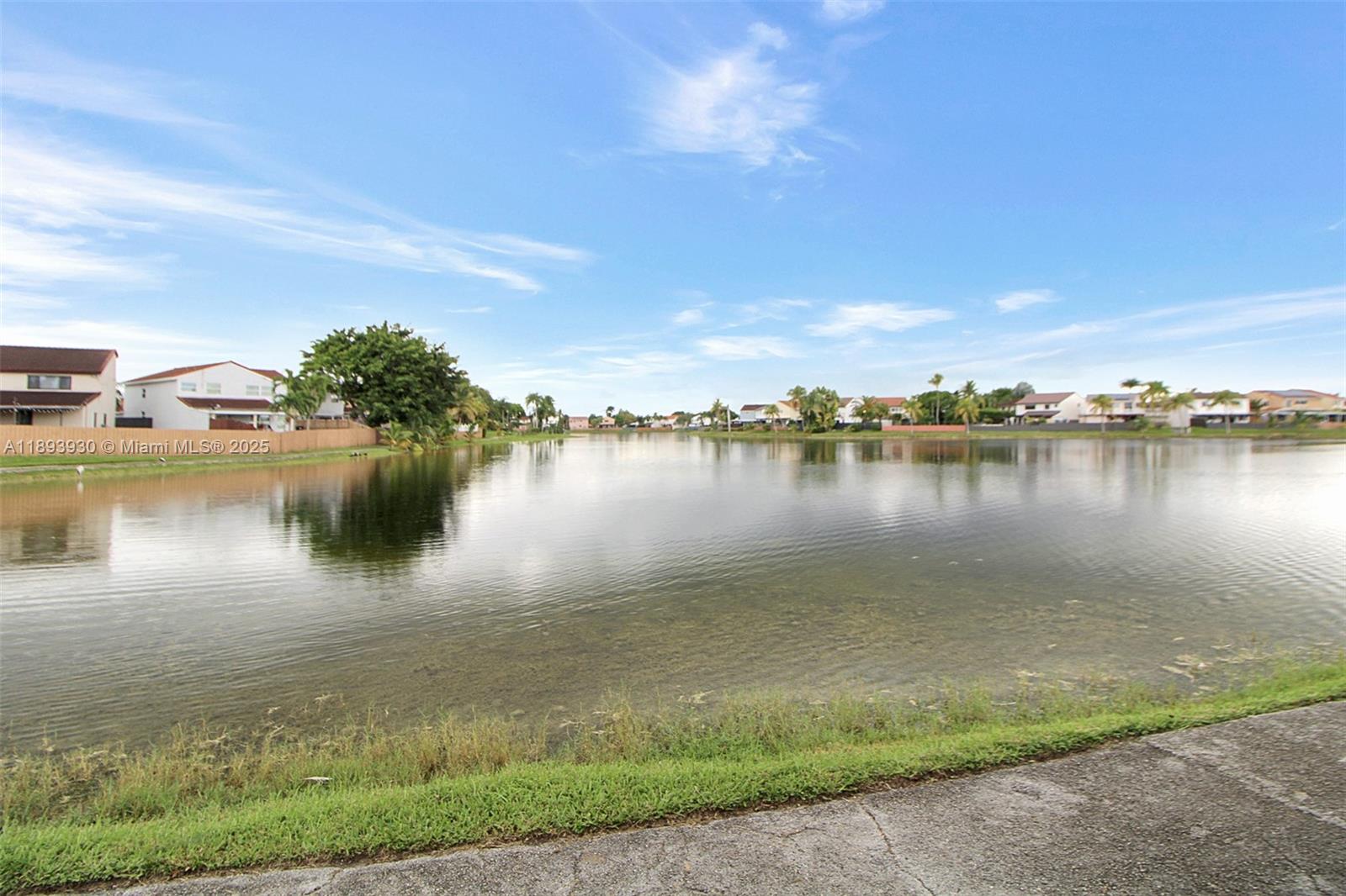 TAMIAMI LAKES SEC 5 - Residential