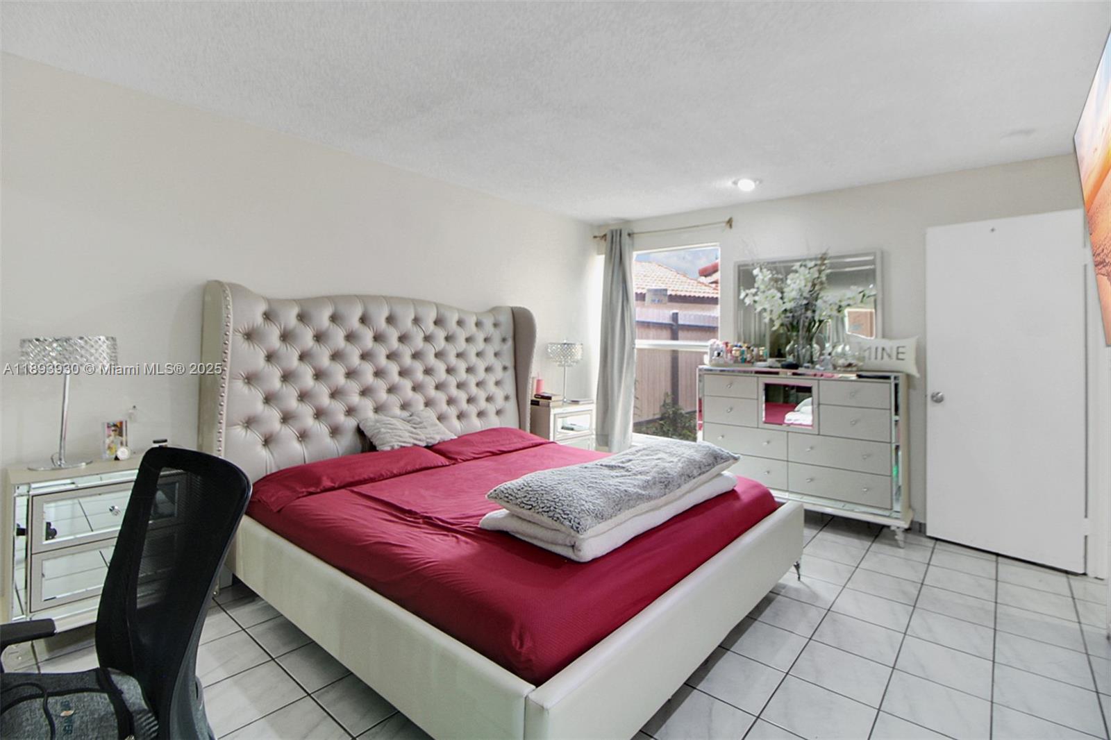 TAMIAMI LAKES SEC 5 - Residential