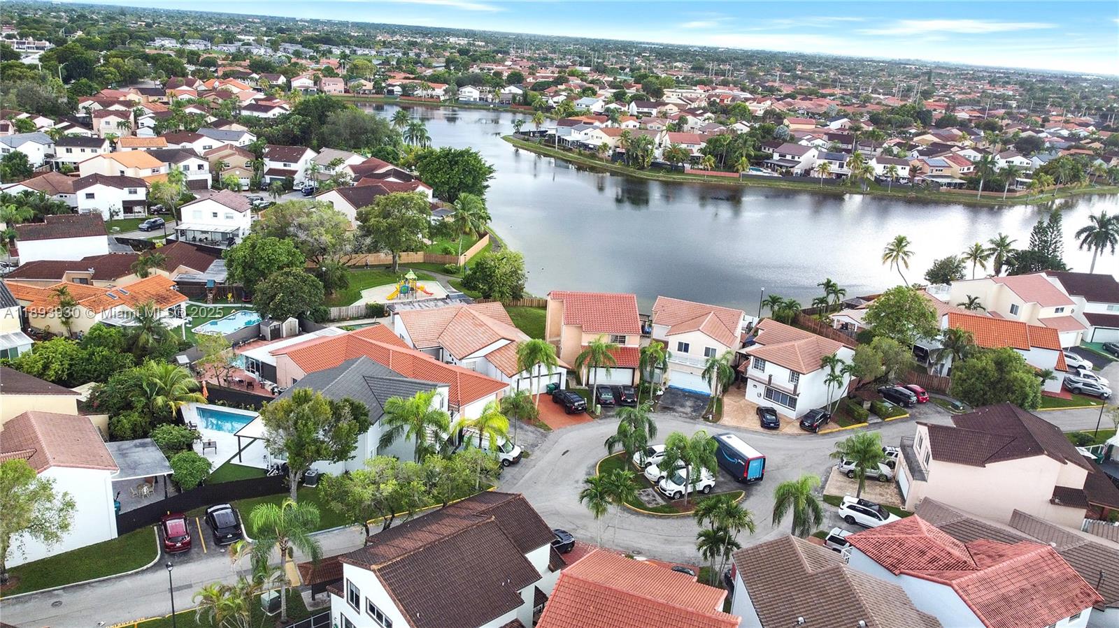 TAMIAMI LAKES SEC 5 - Residential