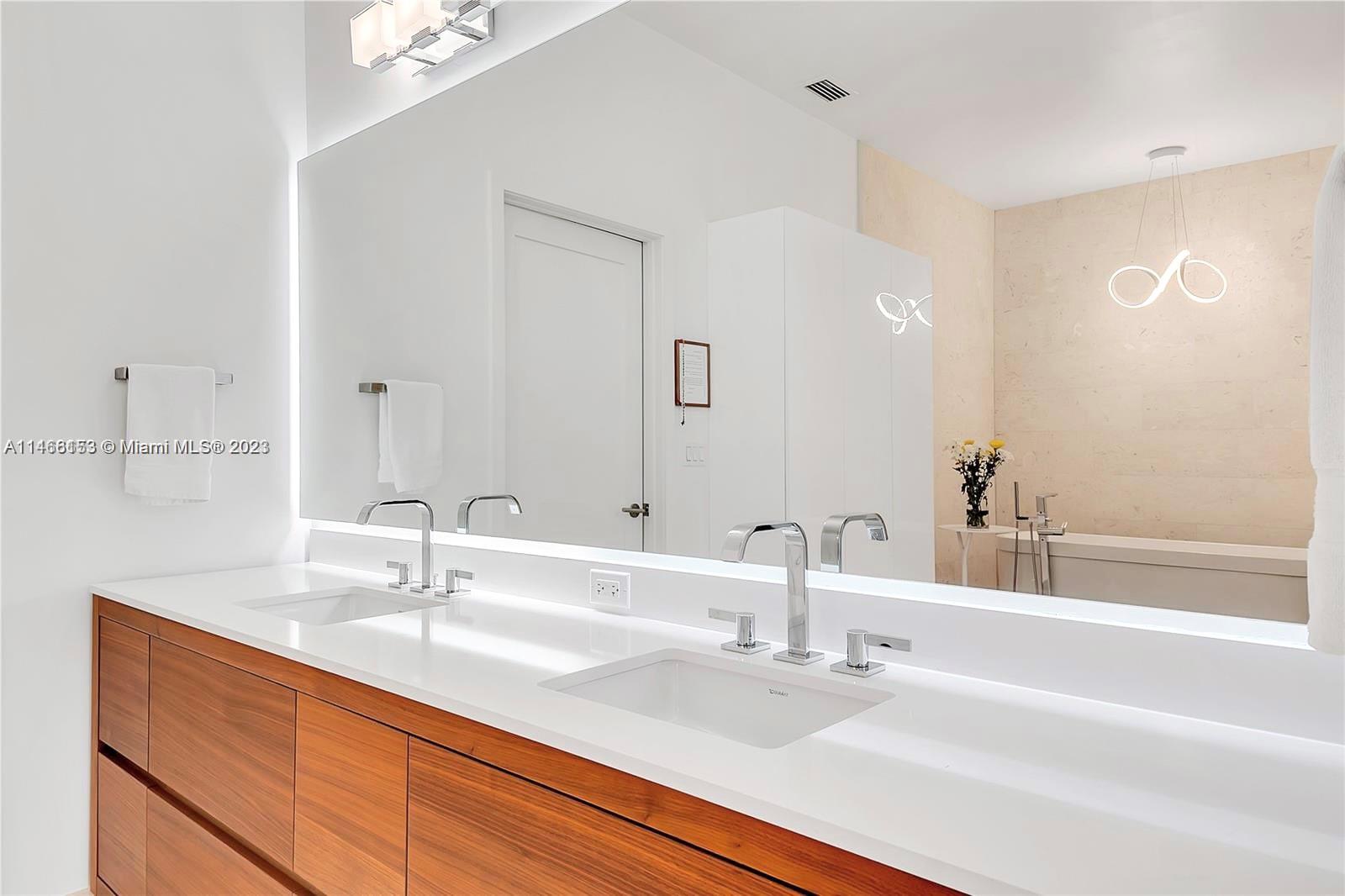 BRICKELLS FLAGLER - Residential