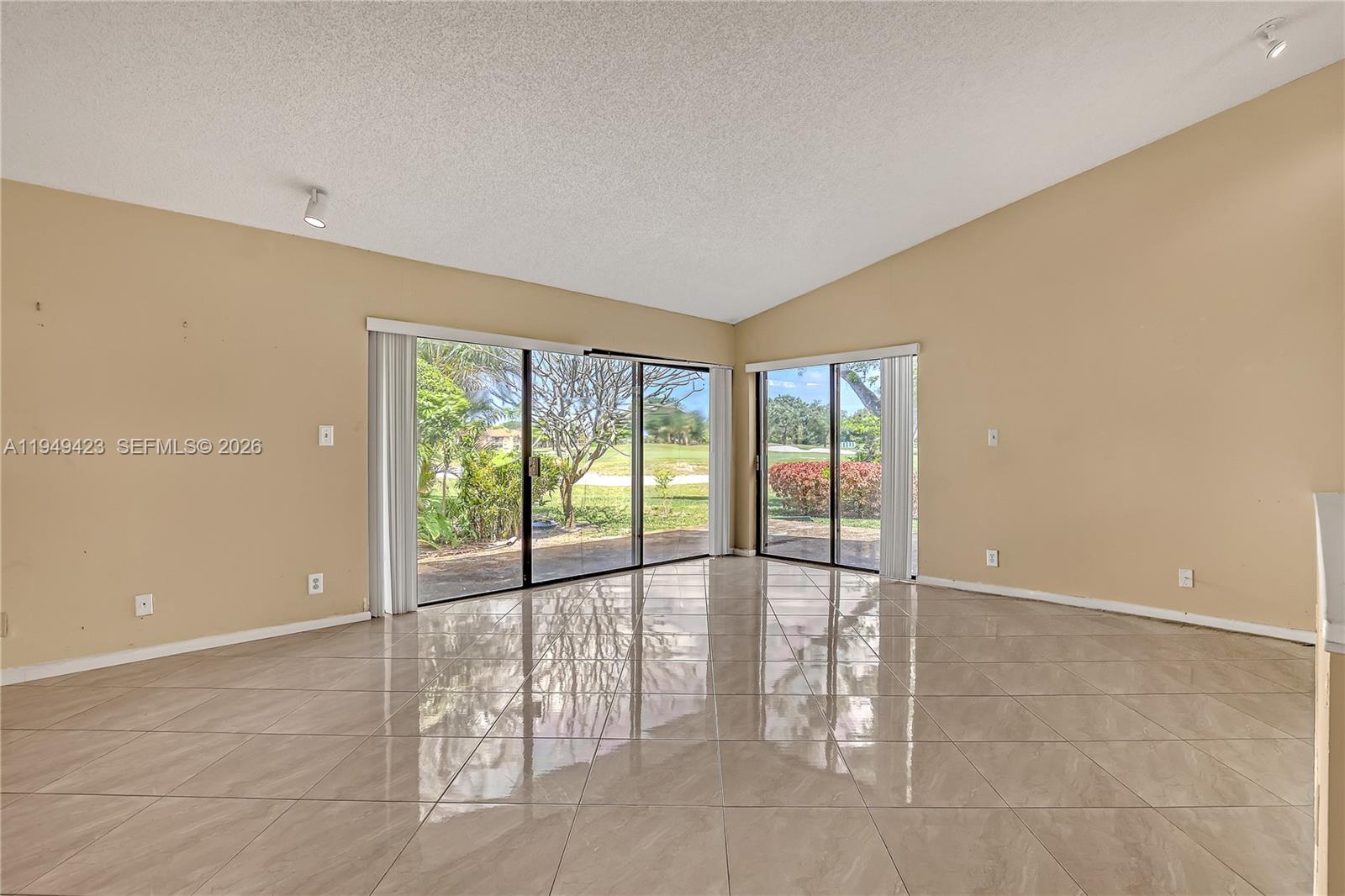 VILLAS OF MONTEREY AT IND - Residential