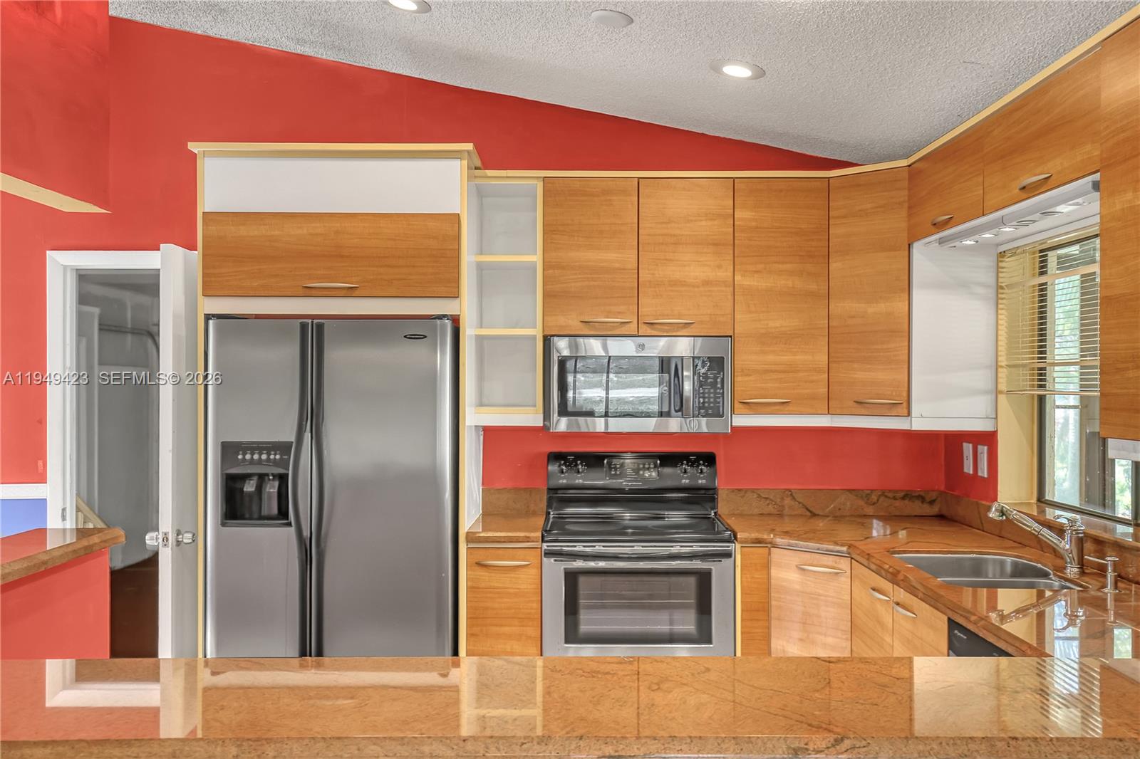 VILLAS OF MONTEREY AT IND - Residential