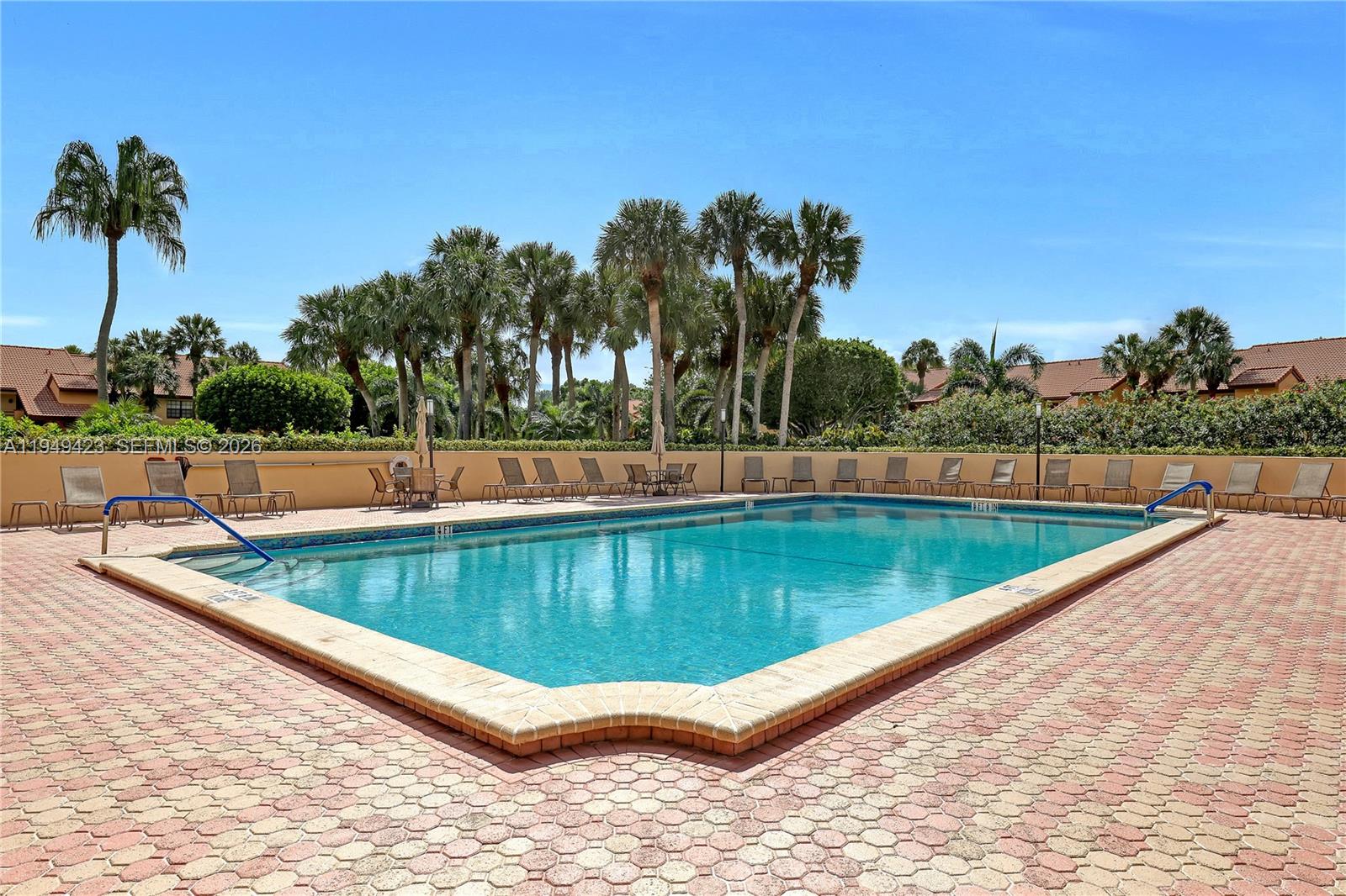 VILLAS OF MONTEREY AT IND - Residential