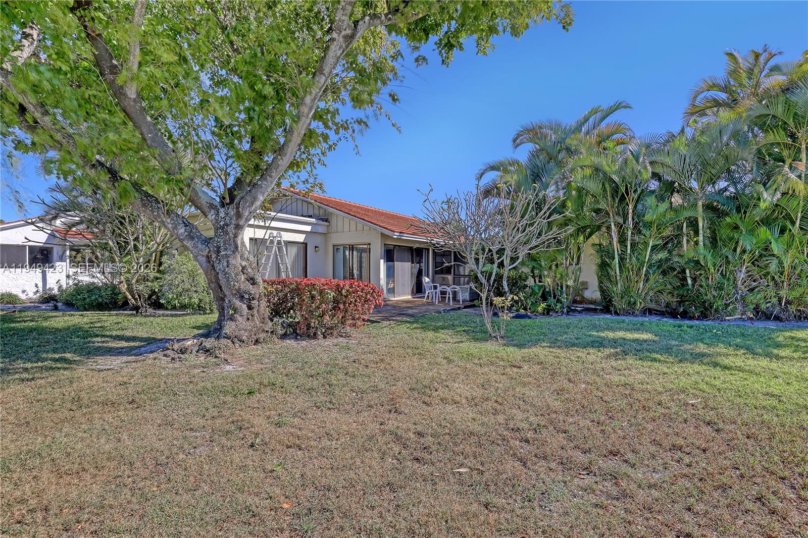 VILLAS OF MONTEREY AT IND - Residential