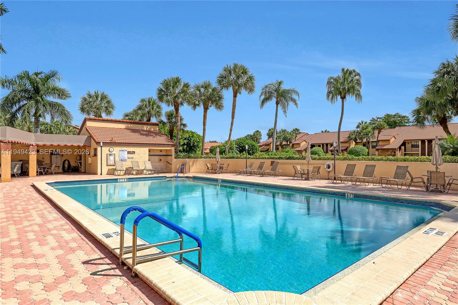 VILLAS OF MONTEREY AT IND - Residential