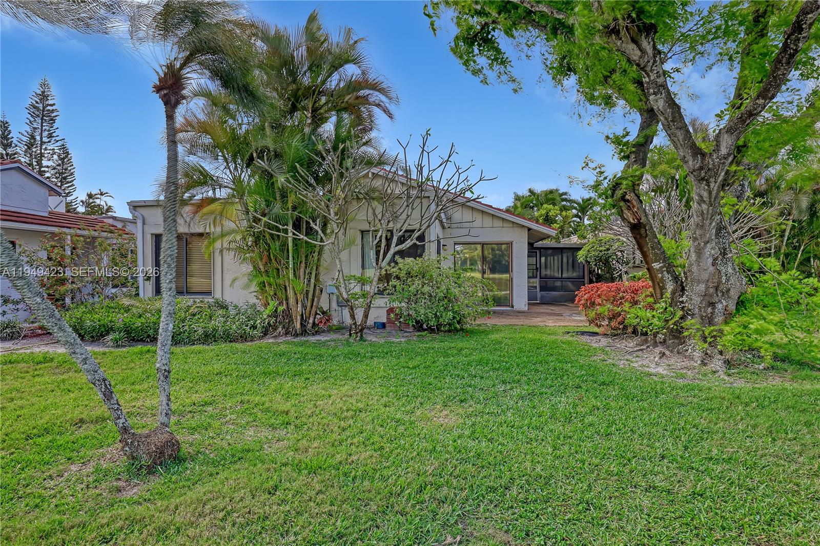 VILLAS OF MONTEREY AT IND - Residential