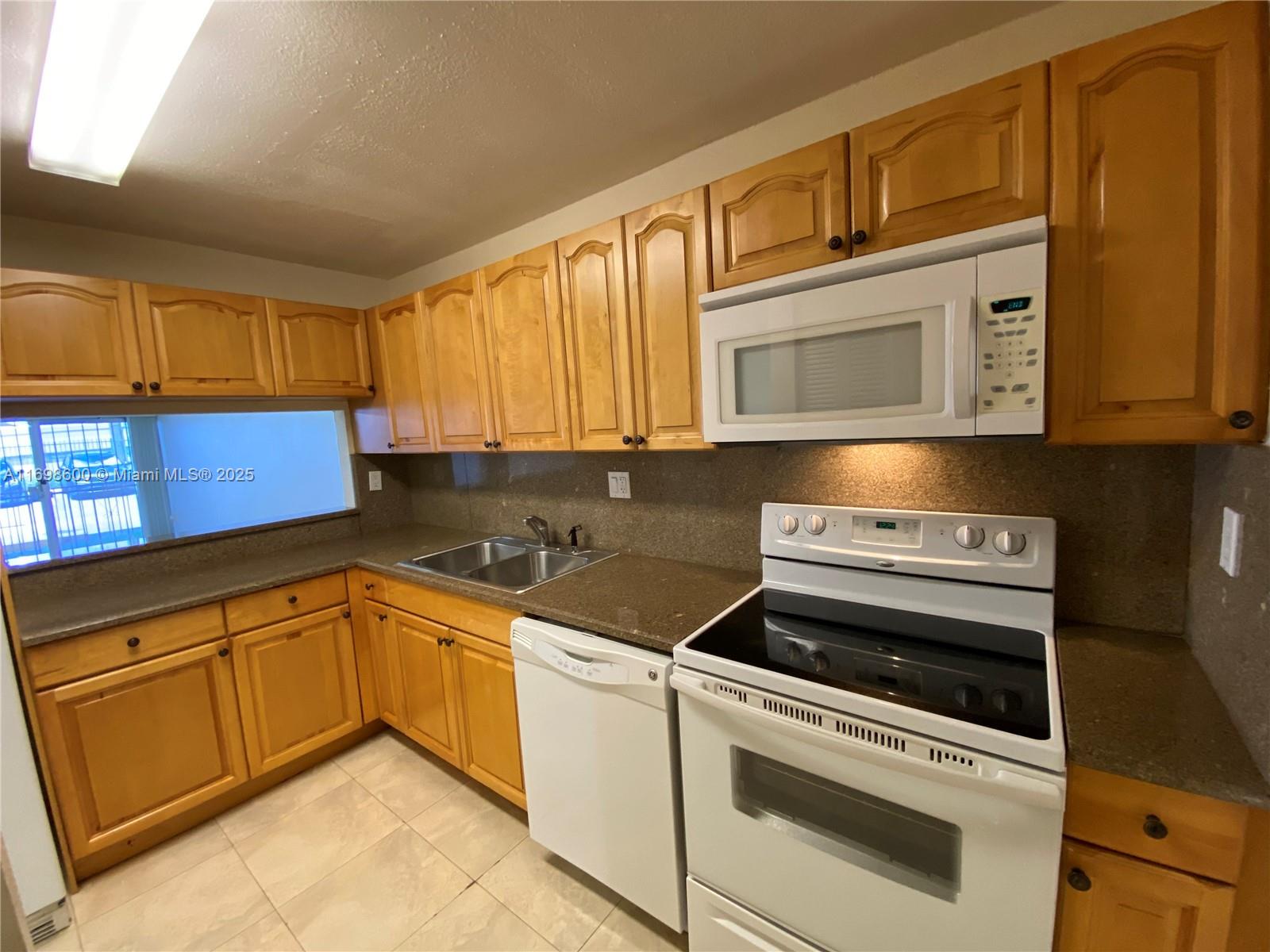 Rental Property at 4525 W 20 Ave 123, Hialeah, Miami-Dade County, Florida - Bedrooms: 2 
Bathrooms: 2  - $2,500 MO.