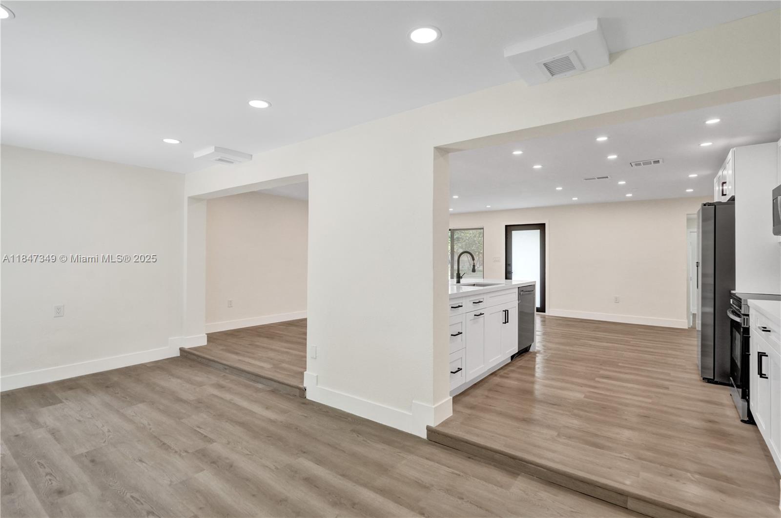 SUNRISE GOLF VILLAGE FIRS - Residential