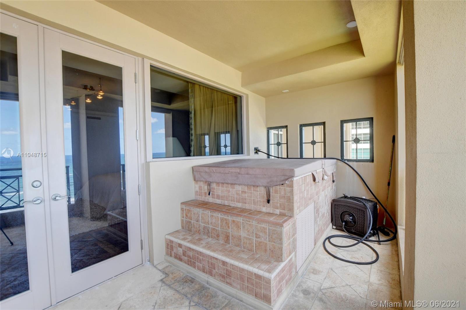 LUXURIA CONDO - Residential