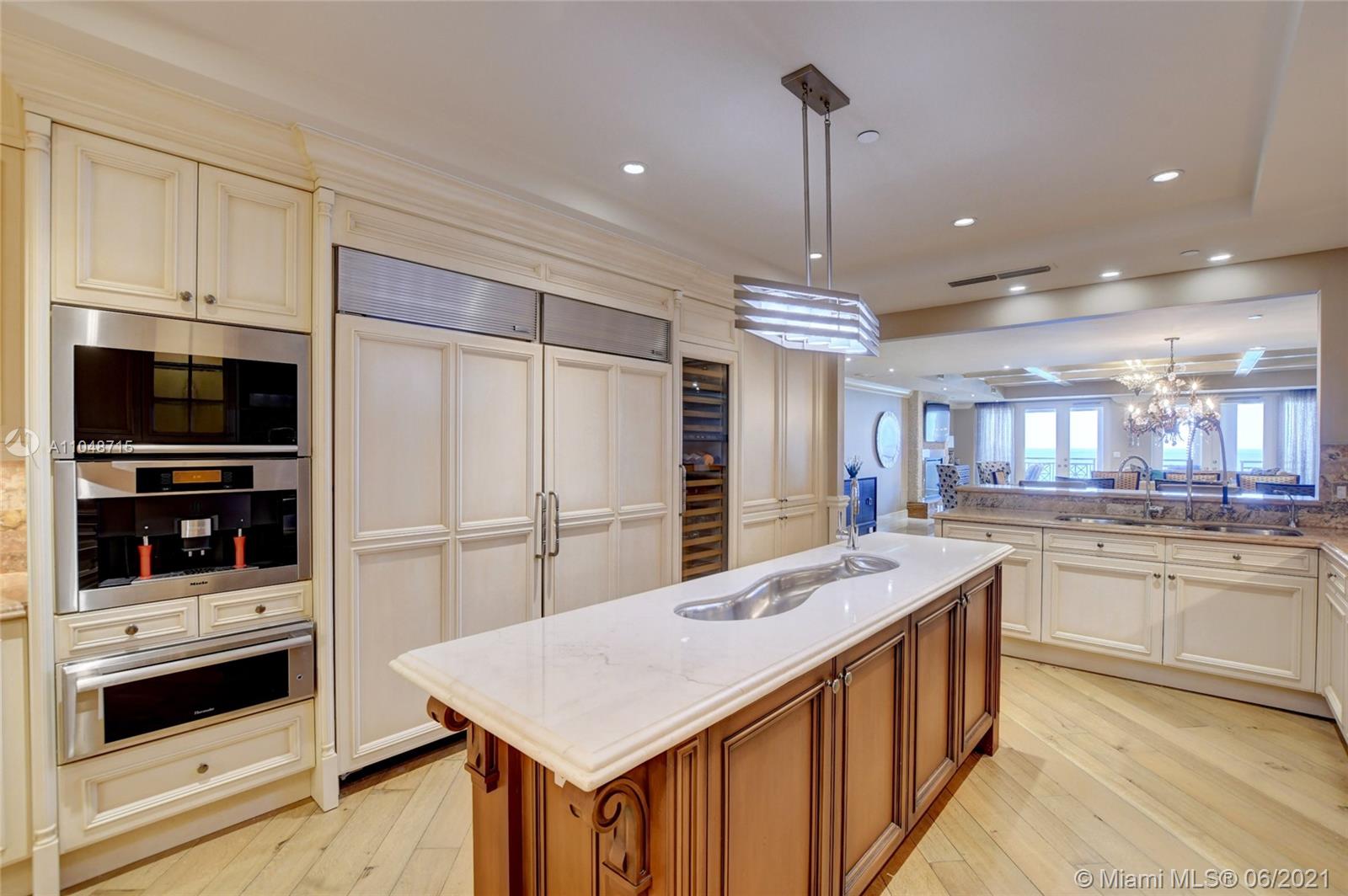 LUXURIA CONDO - Residential