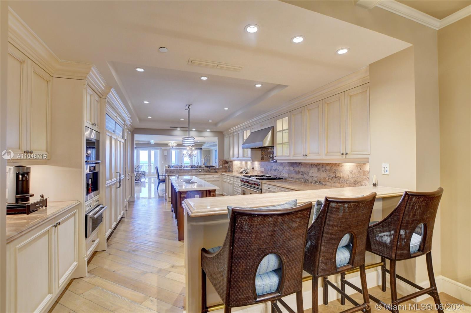 LUXURIA CONDO - Residential