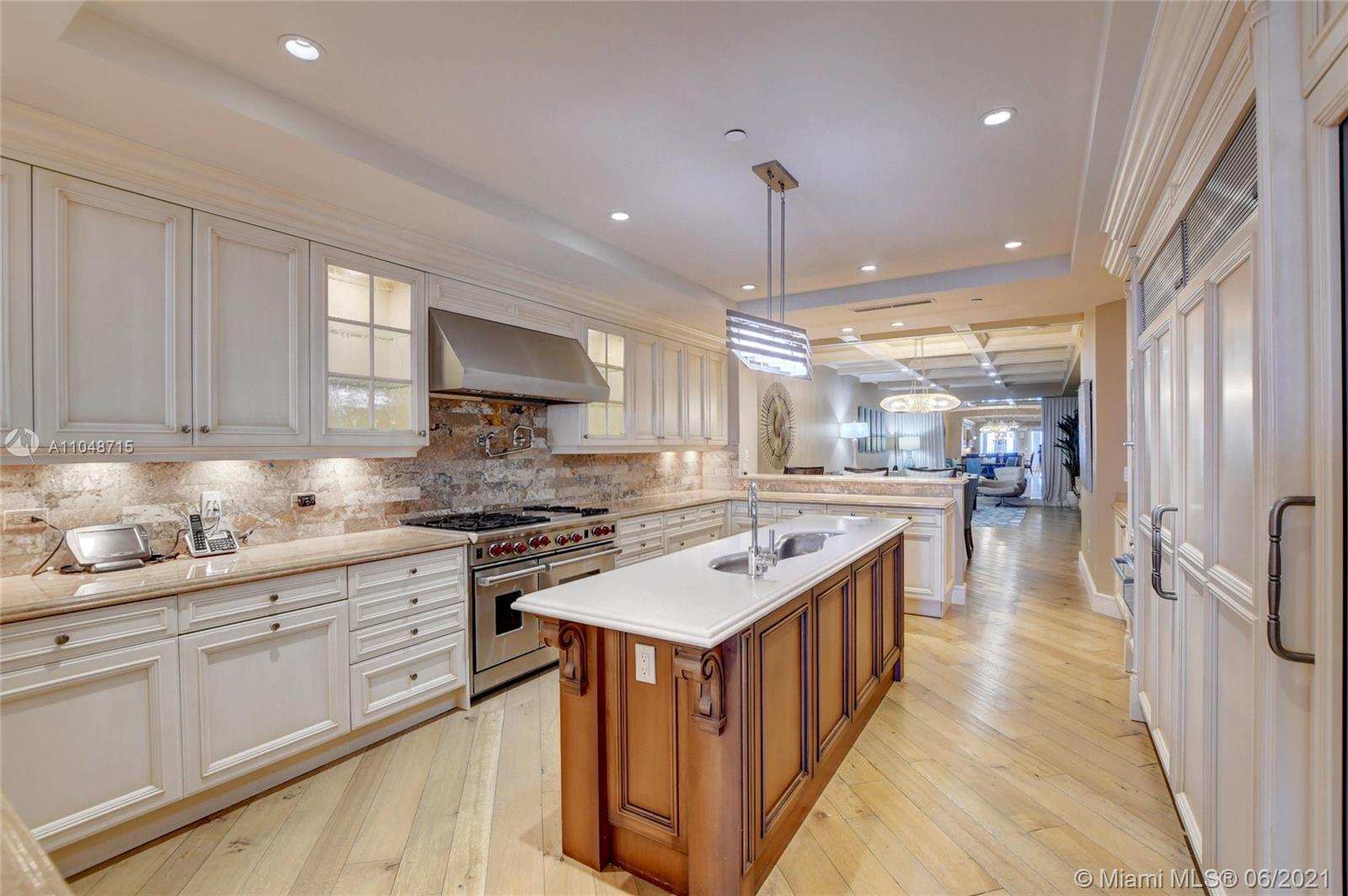 LUXURIA CONDO - Residential