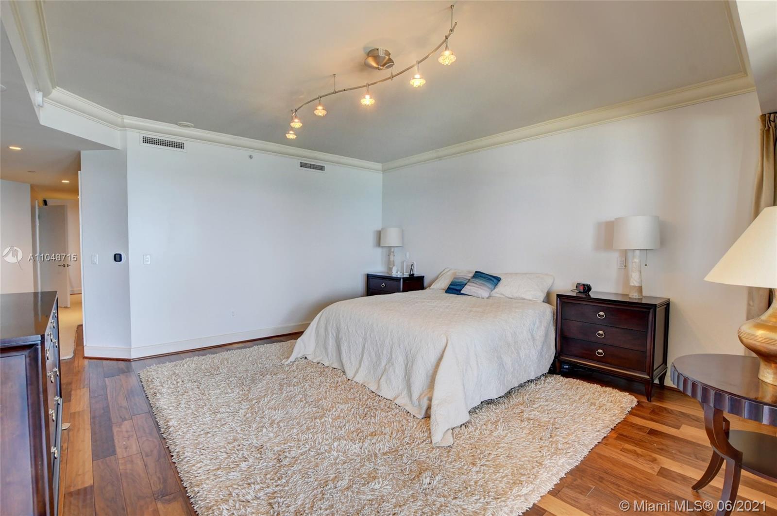 LUXURIA CONDO - Residential