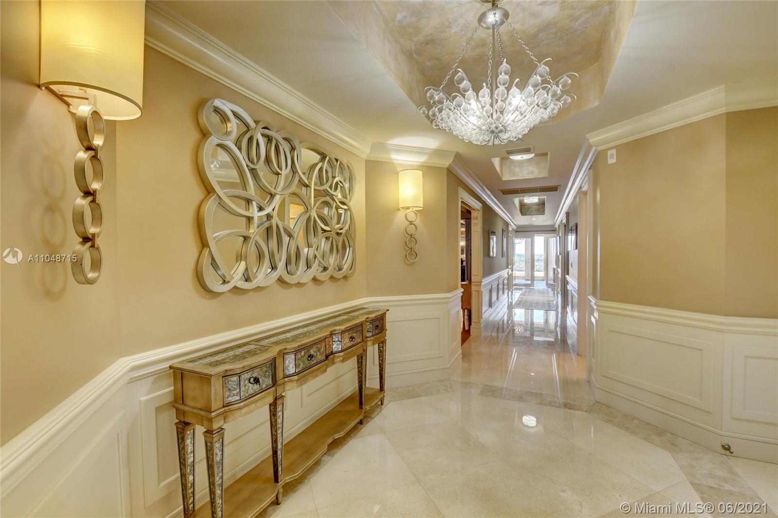 LUXURIA CONDO - Residential