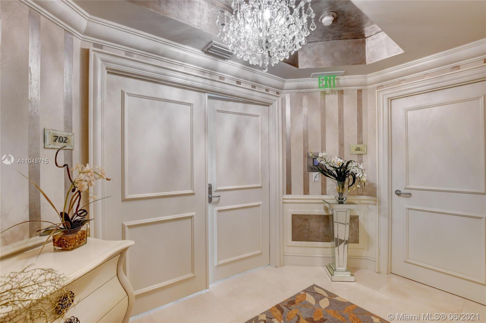 LUXURIA CONDO - Residential