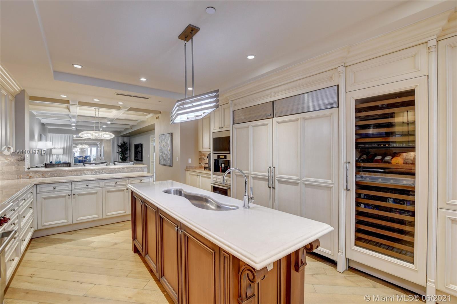 LUXURIA CONDO - Residential