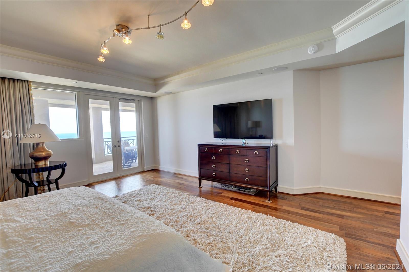 LUXURIA CONDO - Residential