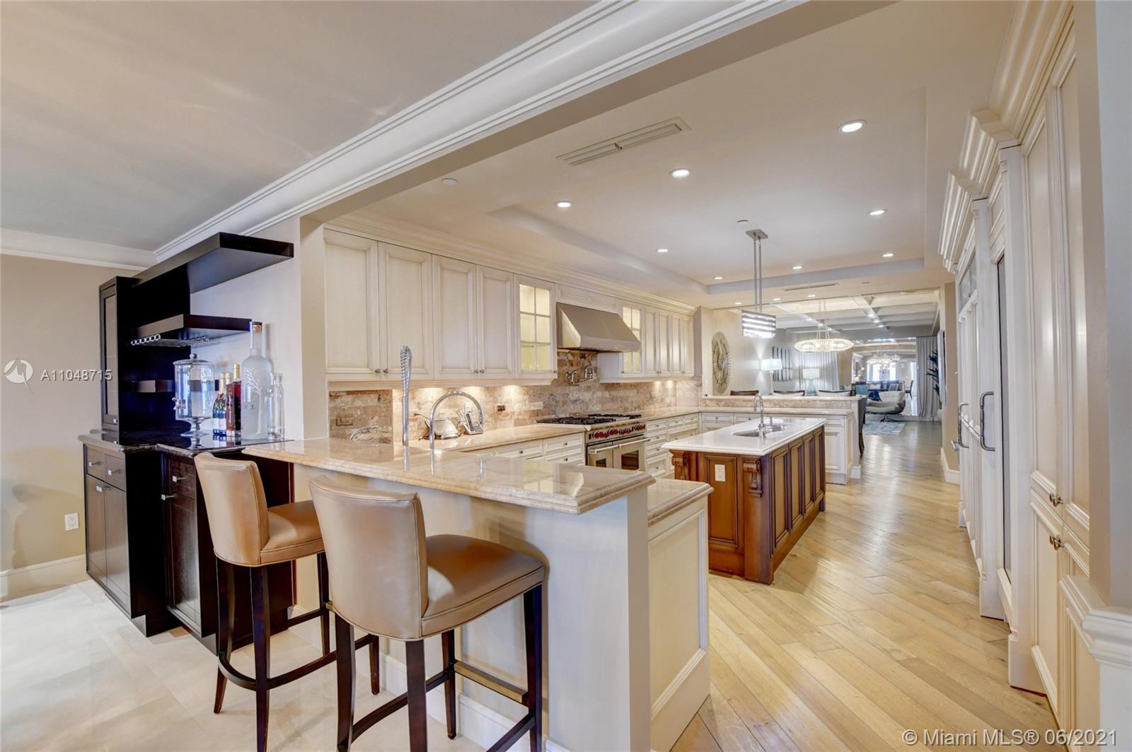 LUXURIA CONDO - Residential