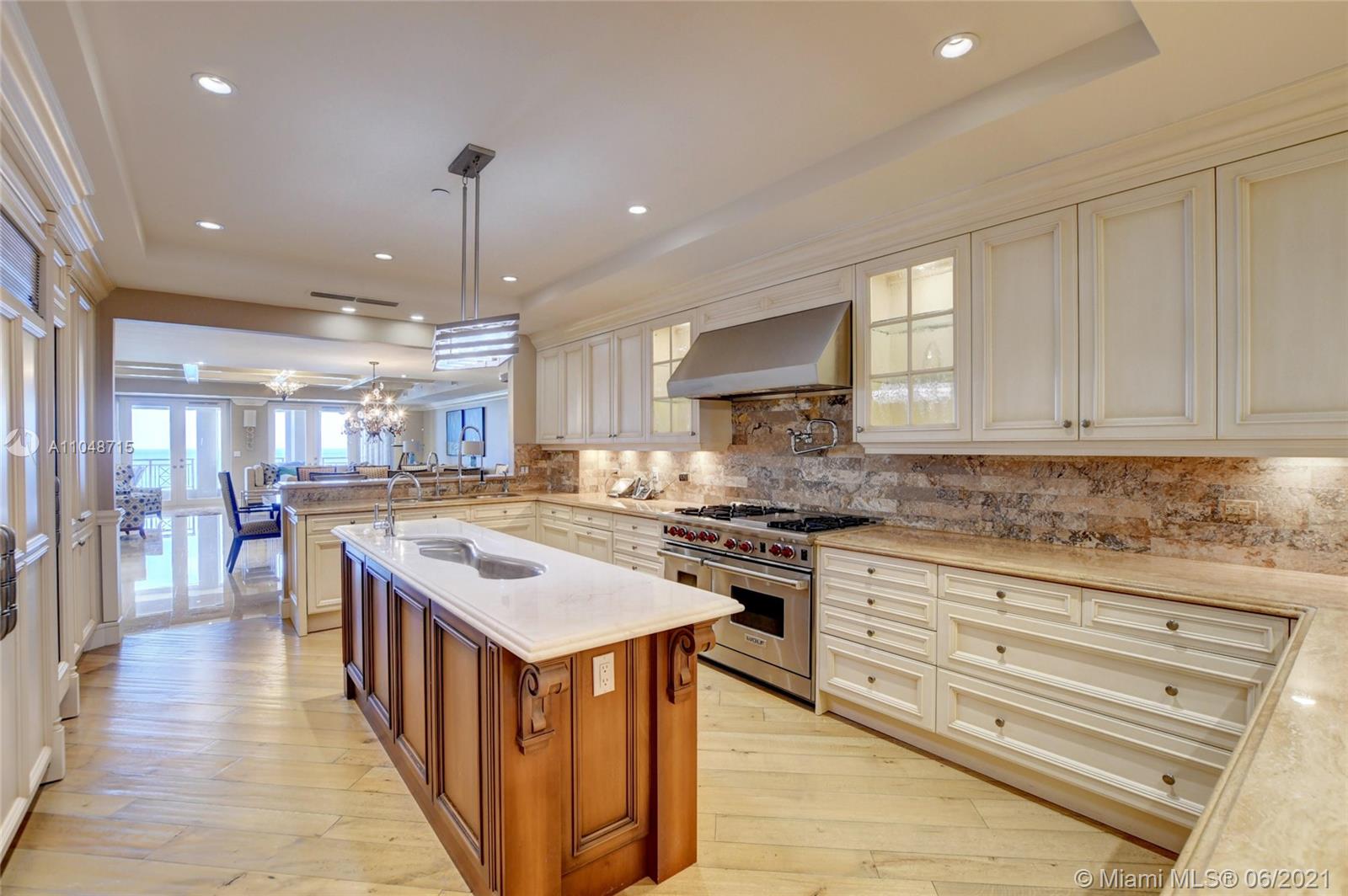 LUXURIA CONDO - Residential