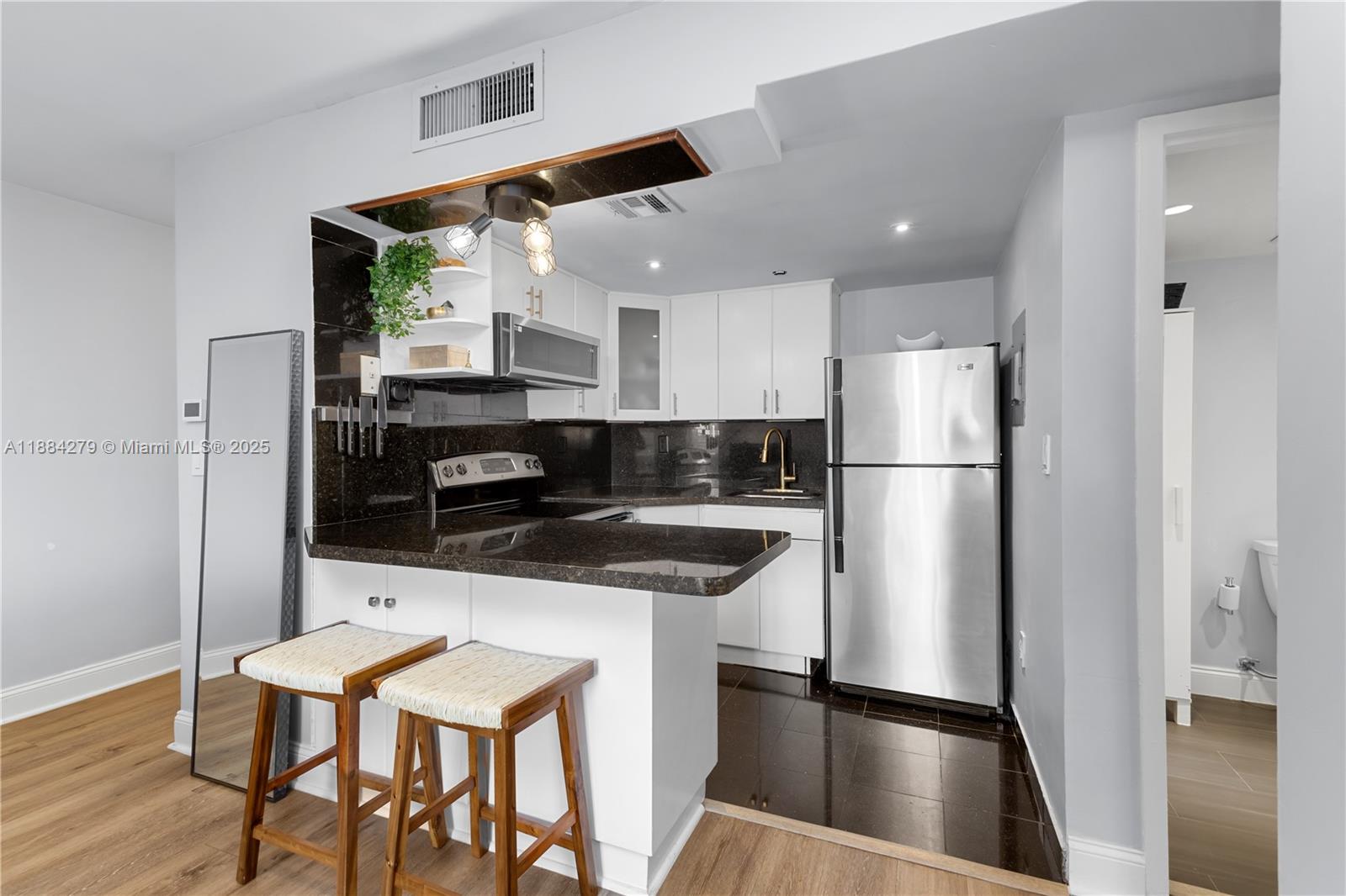 1035 West Ave 204