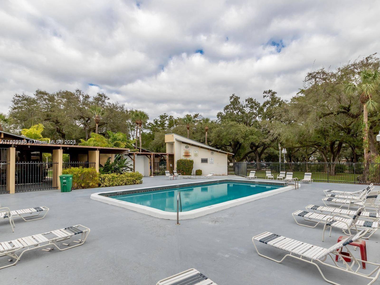 3321 Simms St 13C, Hollywood, FL, 33021/$275,000 1 3321 Simms St 13C