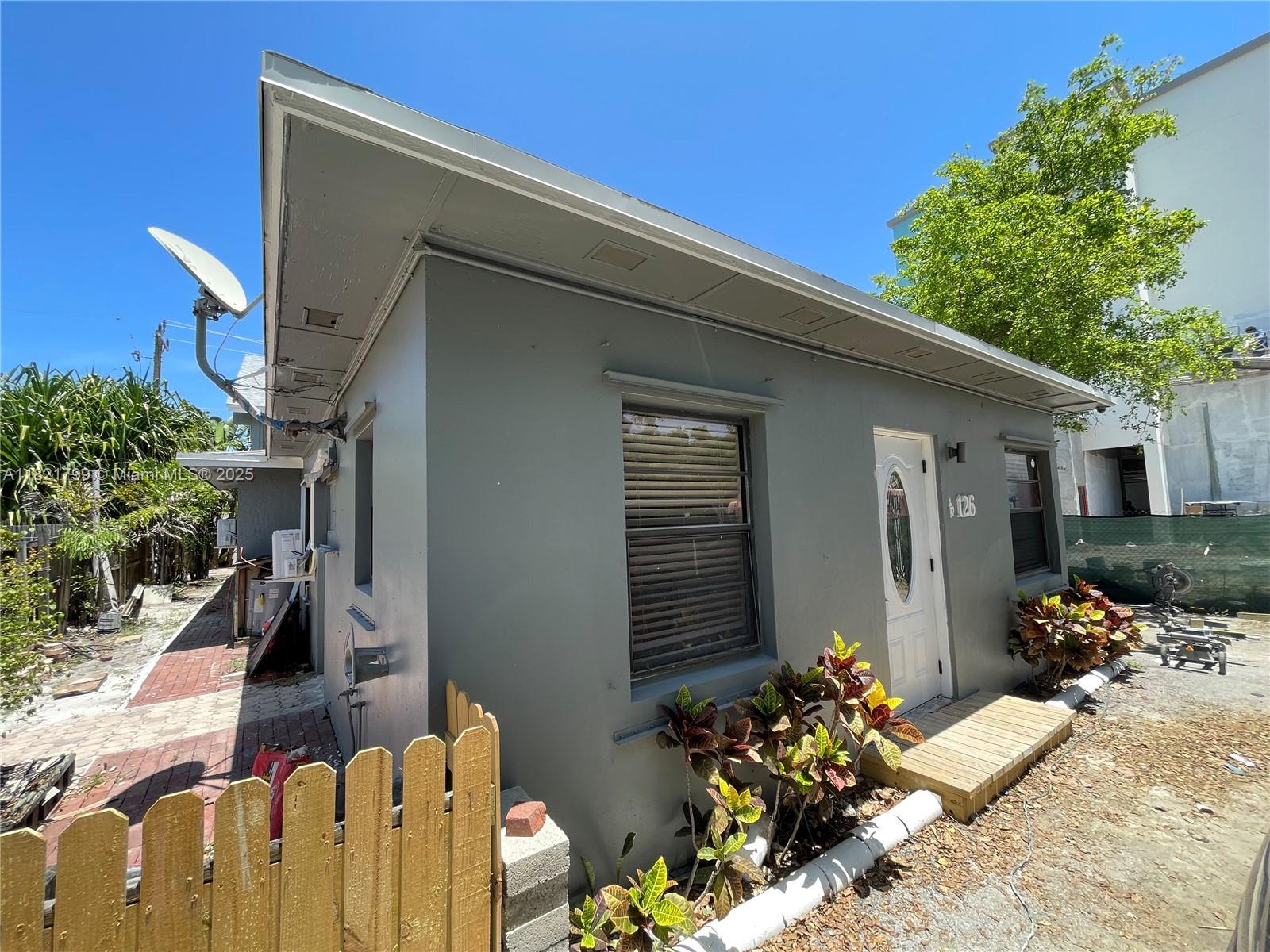 Rental Property at 126 Ne 19th Ave 1, Pompano Beach, Broward County, Florida - Bedrooms: 1 
Bathrooms: 1  - $1,900 MO.