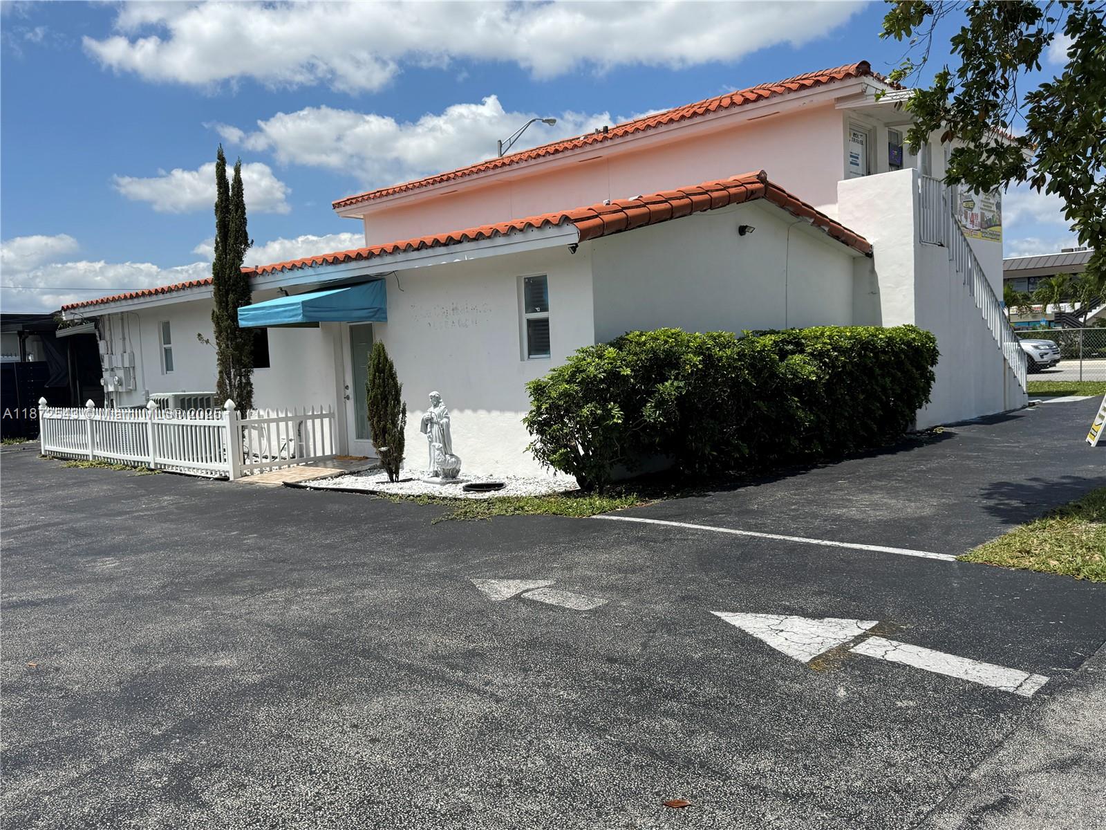 Incredible office rental in very centric Hialeah. This first floor corner building has 3 bathrooms and plenty of office space.