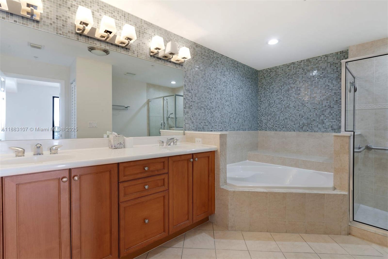 COLONNADE AT DADELAND SE - Residential