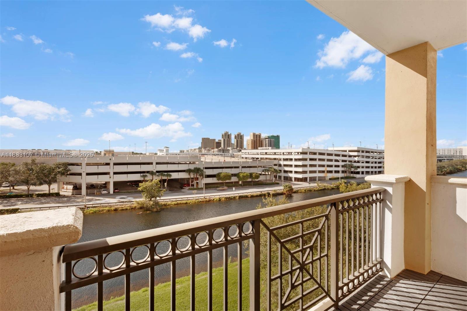 COLONNADE AT DADELAND SE - Residential