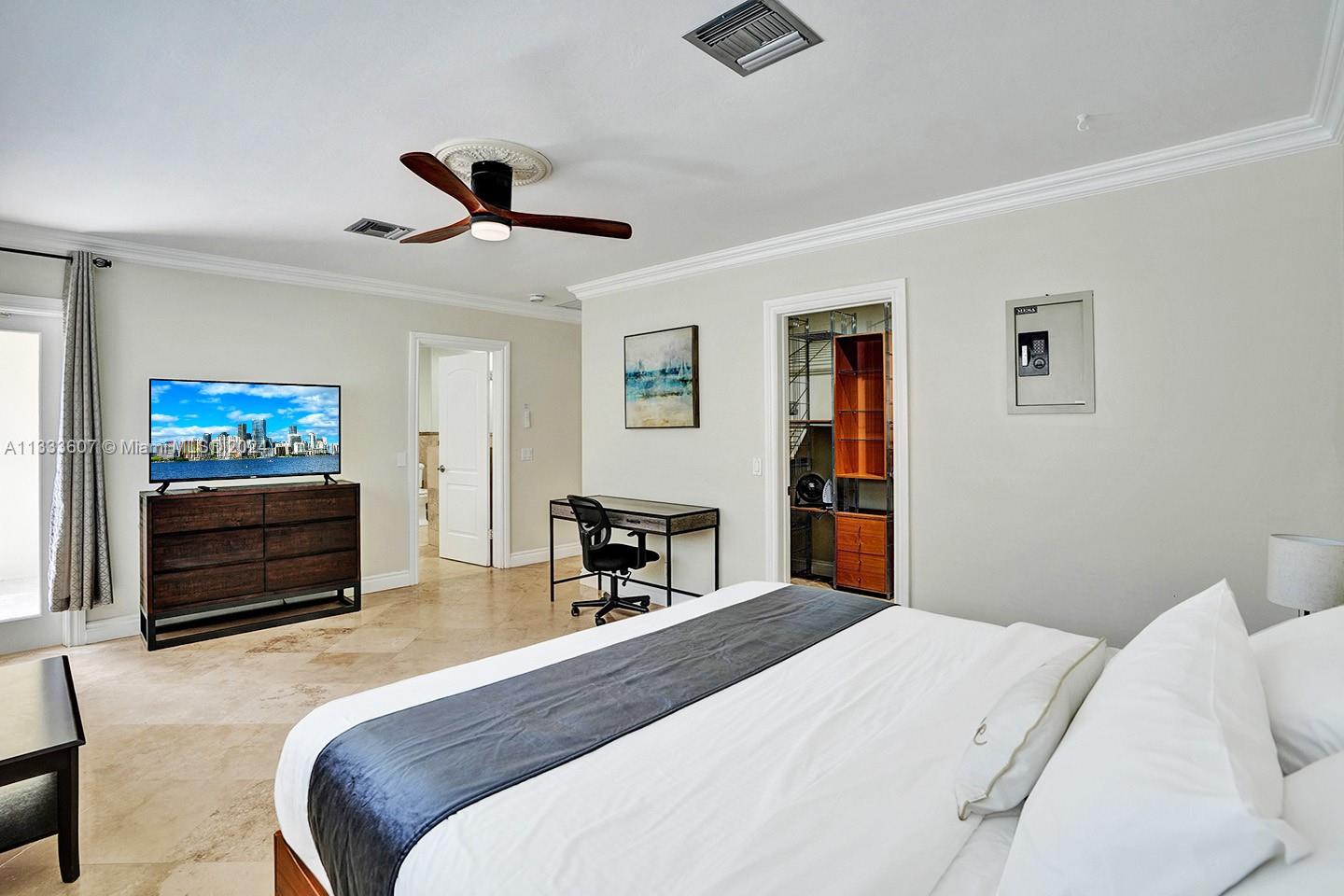 HOLLYWOOD LAKES SECTION - Residential Lease