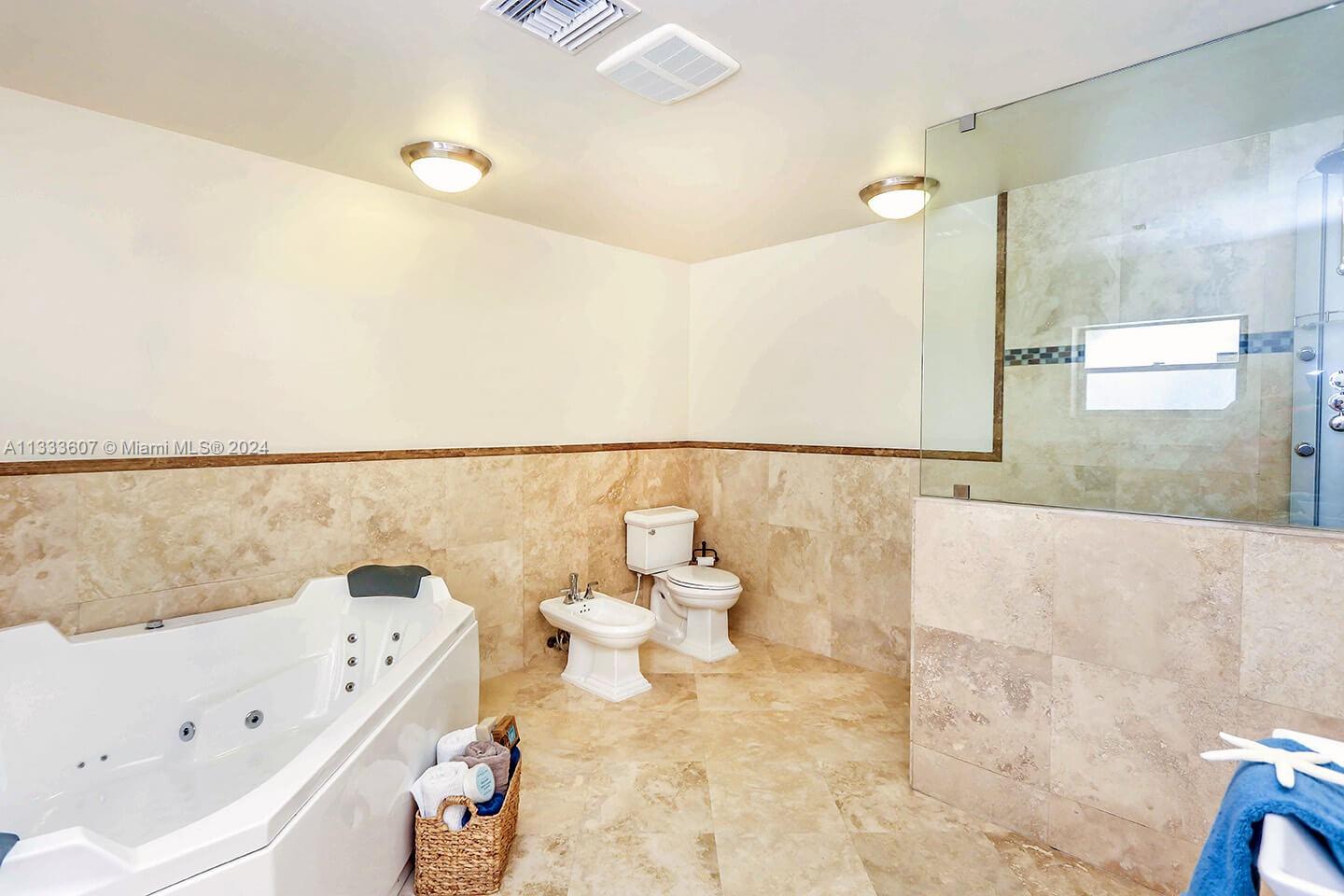 HOLLYWOOD LAKES SECTION - Residential Lease