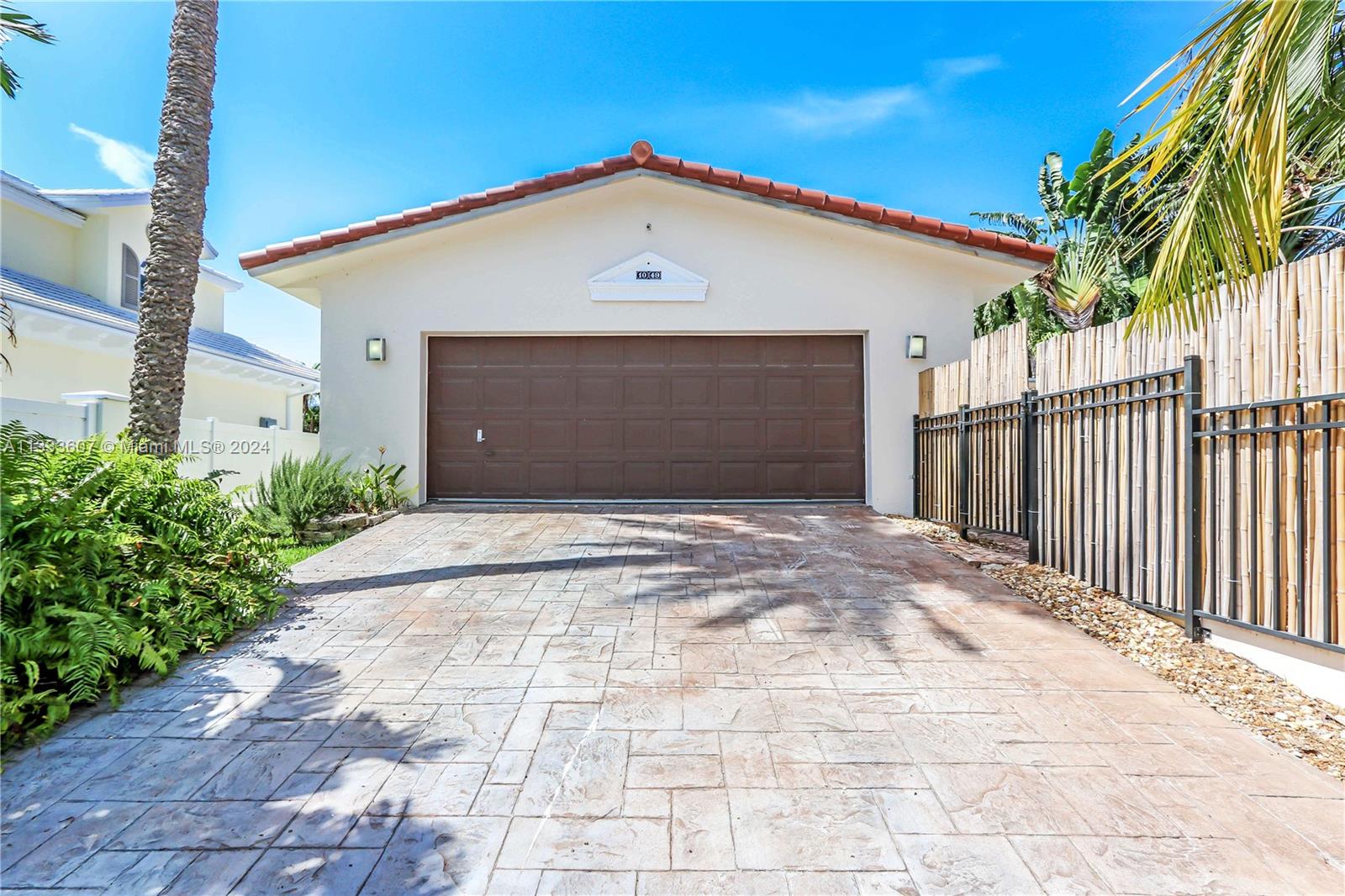 HOLLYWOOD LAKES SECTION - Residential Lease